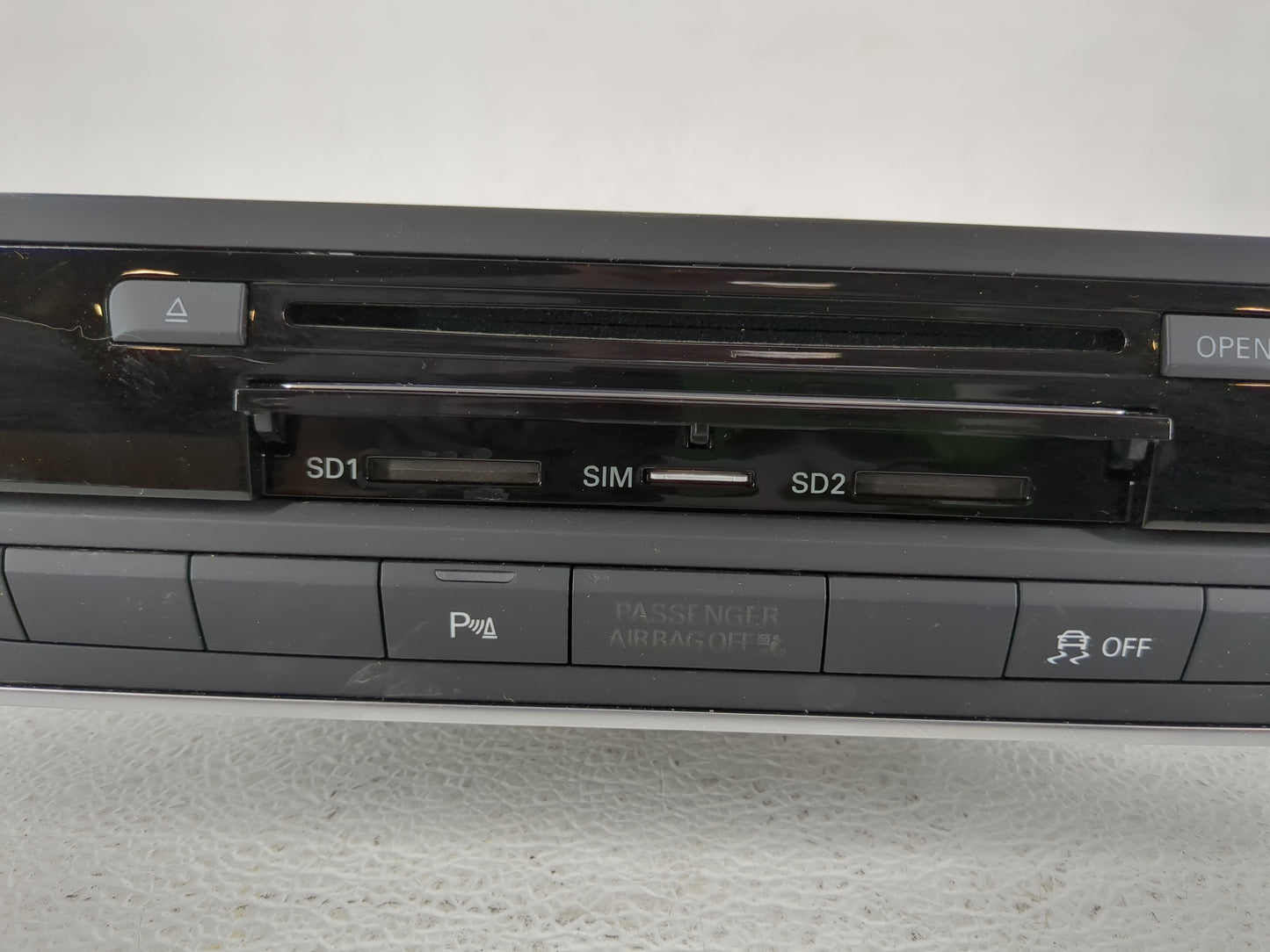 2012-2013 Audi A6 Radio AM FM Cd Player Receiver Replacement P/N:4G0 035 746 C Fits Fits 2012 2013 OEM Used Auto Parts - Oem