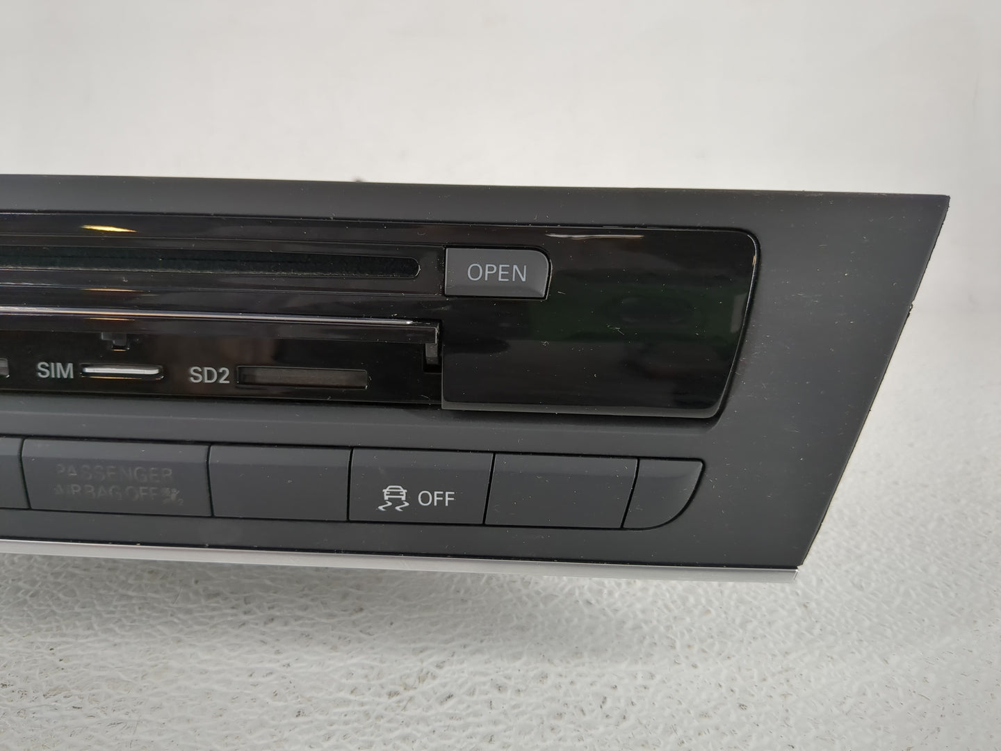 2012-2013 Audi A6 Radio AM FM Cd Player Receiver Replacement P/N:4G0 035 746 C Fits Fits 2012 2013 OEM Used Auto Parts - Oem