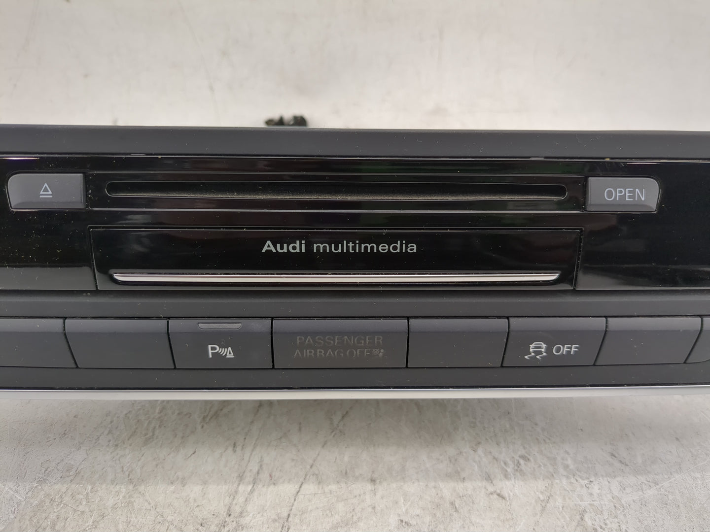 2012-2013 Audi A6 Radio AM FM Cd Player Receiver Replacement P/N:1548-10-2886 Fits Fits 2012 2013 OEM Used Auto Parts - Oemu