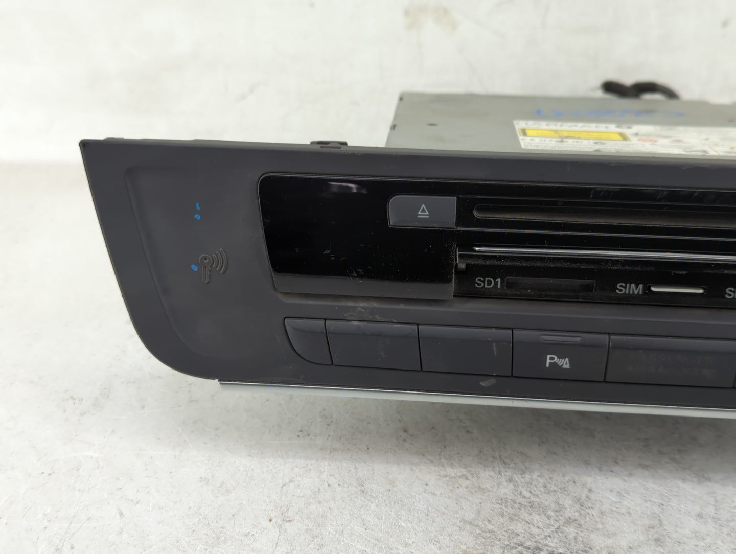 2012-2013 Audi A6 Radio AM FM Cd Player Receiver Replacement P/N:4G0 035 746 C Fits Fits 2012 2013 OEM Used Auto Parts - Oem