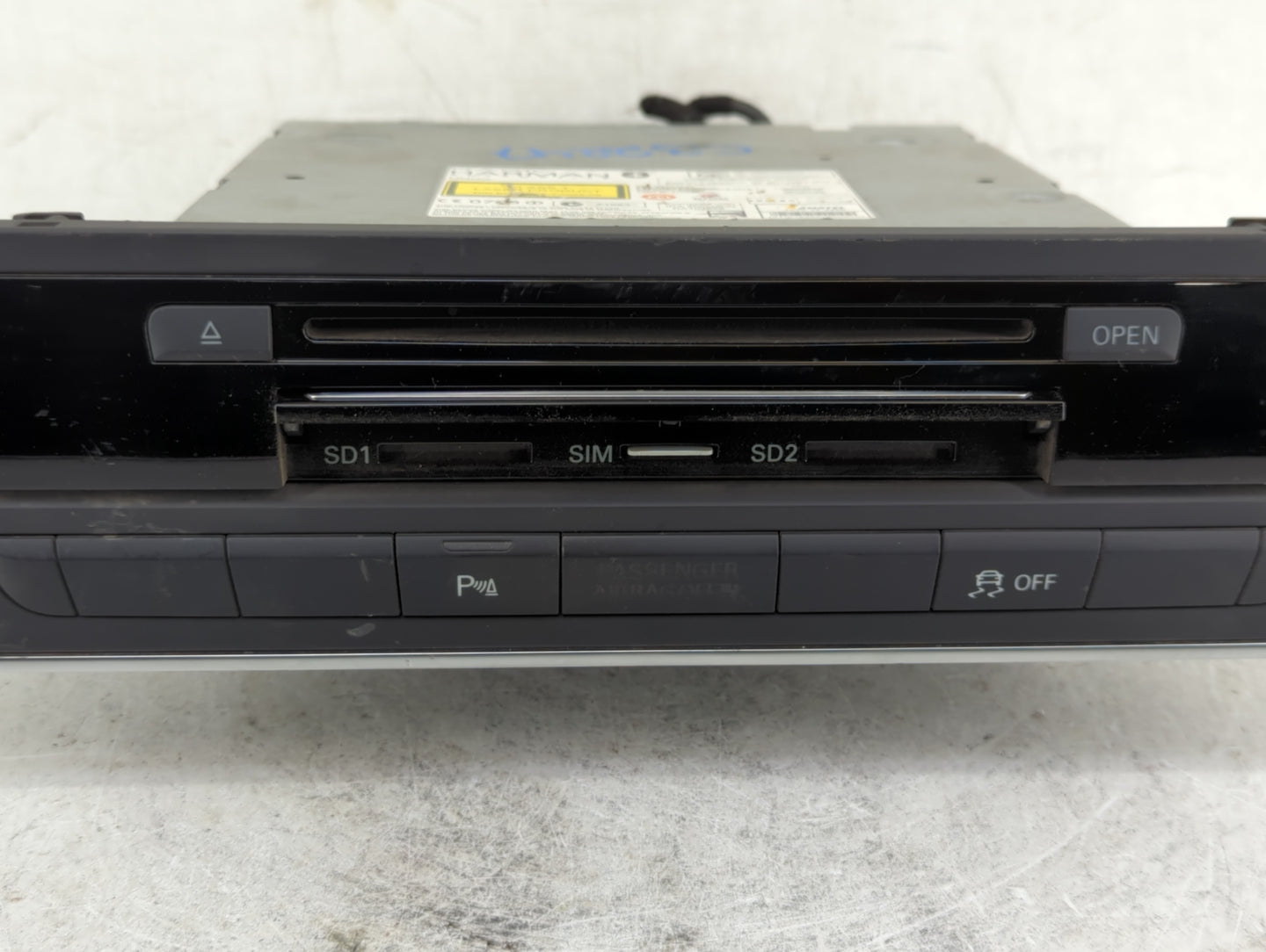 2012-2013 Audi A6 Radio AM FM Cd Player Receiver Replacement P/N:4G0 035 746 C Fits Fits 2012 2013 OEM Used Auto Parts - Oem