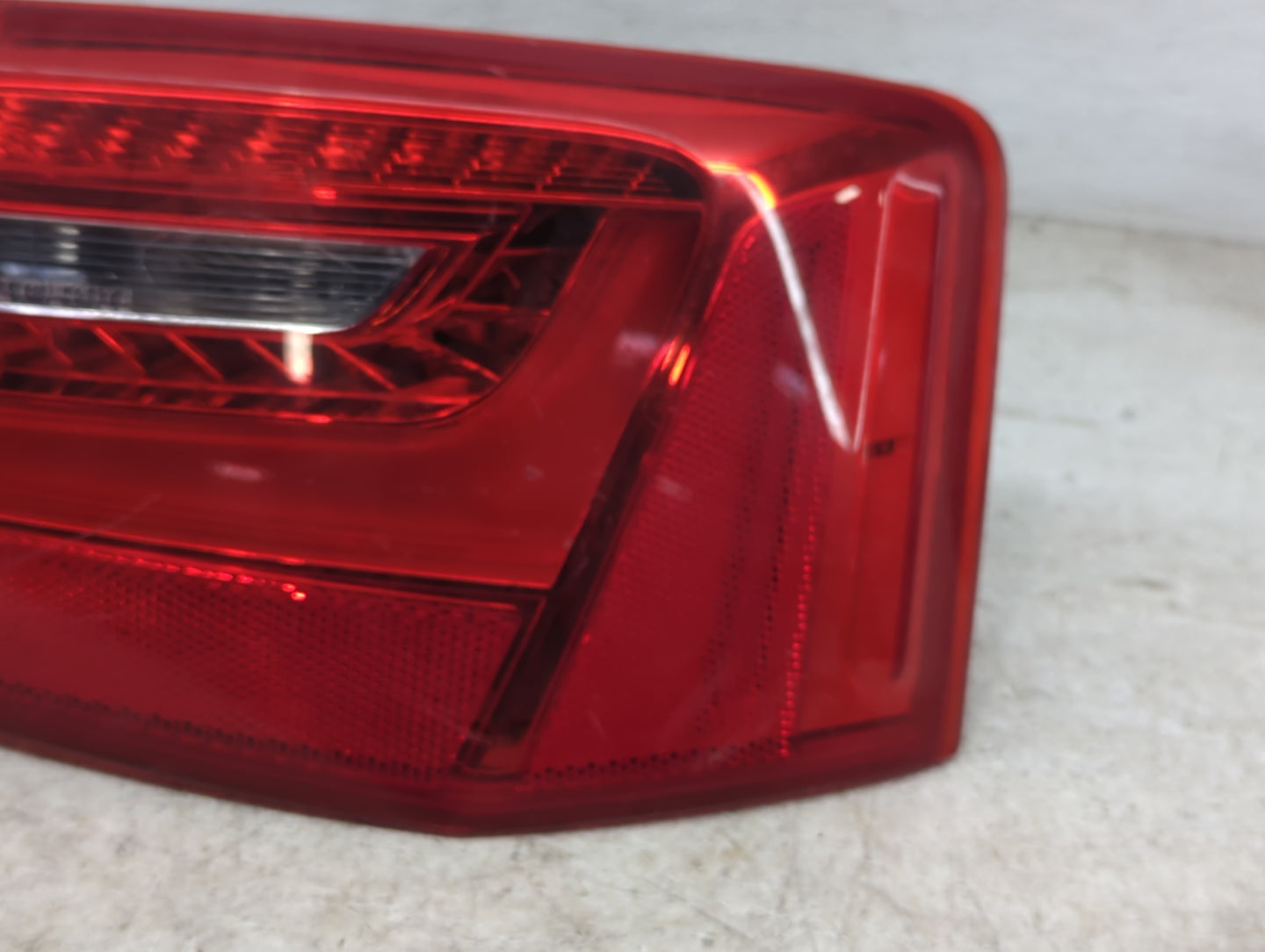 2012-2015 Audi A6 Tail Light Assembly Passenger Right OEM P/N:90003930 4G5 945 096 B Fits Fits 2012 2013 2014 2015 OEM Used 