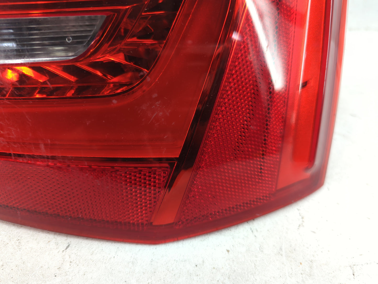2012-2015 Audi A6 Tail Light Assembly Passenger Right OEM P/N:90003930 4G5 945 096 B Fits Fits 2012 2013 2014 2015 OEM Used 