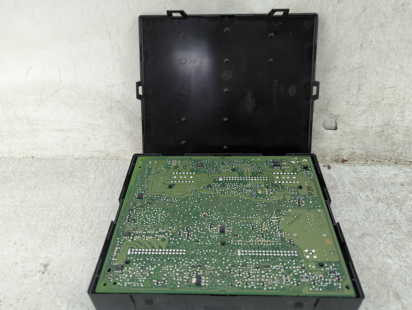 2012 Audi A6 Body Control Module Bcm Inner Cabin Fuse Box - Oemusedautoparts1.com