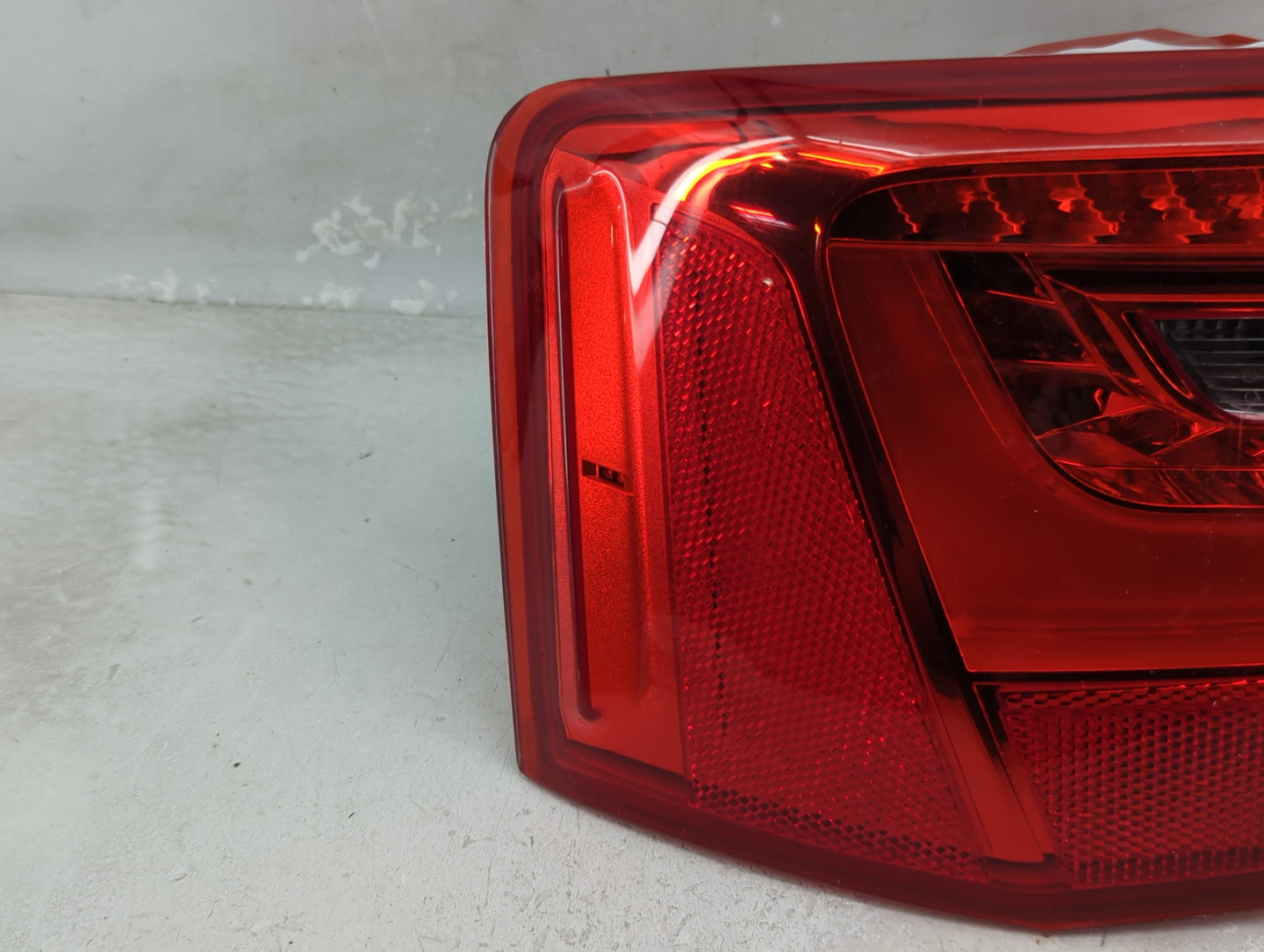 2012-2015 Audi A6 Tail Light Assembly Driver Left OEM P/N:4G5 945 095 B 89107345 Fits Fits 2012 2013 2014 2015 OEM Used Auto