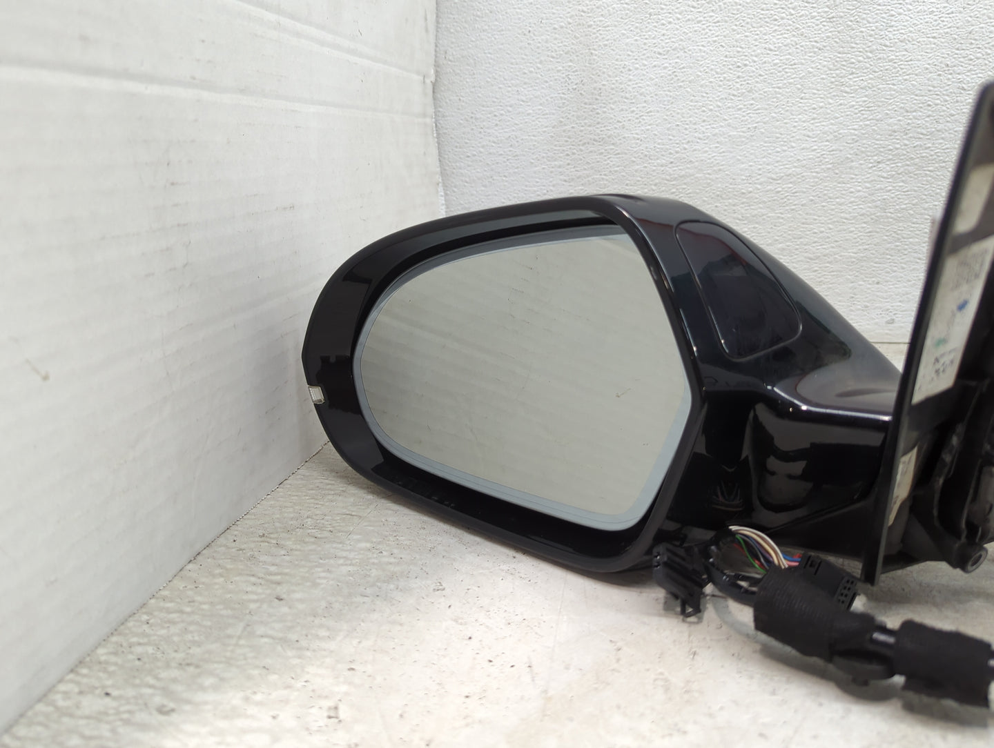 2012-2013 Audi A6 Driver Side View Mirror - Left Door Mirror OEM Used - Oemusedautoparts1.com