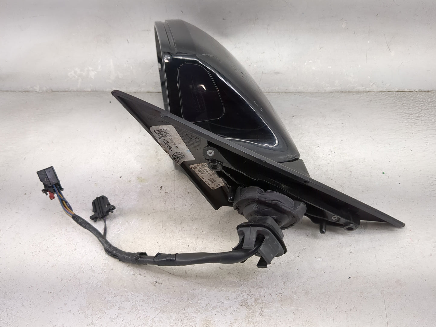 2014-2018 Audi A6 Driver Side View Mirror - Left Door Mirror OEM Used - Oemusedautoparts1.com