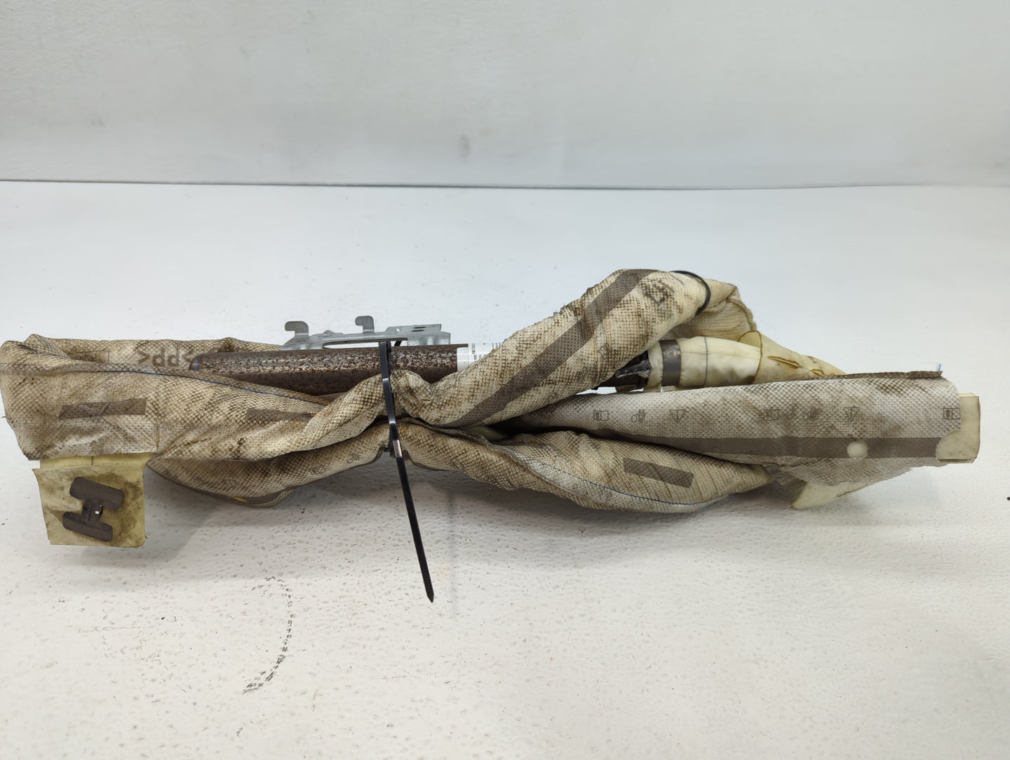 2012-2015 Audi A6 Air Bag Driver Left Steering Wheel Mounted P/N:1021952 06 Fits Fits 2012 2013 2014 2015 OEM Used Auto Part