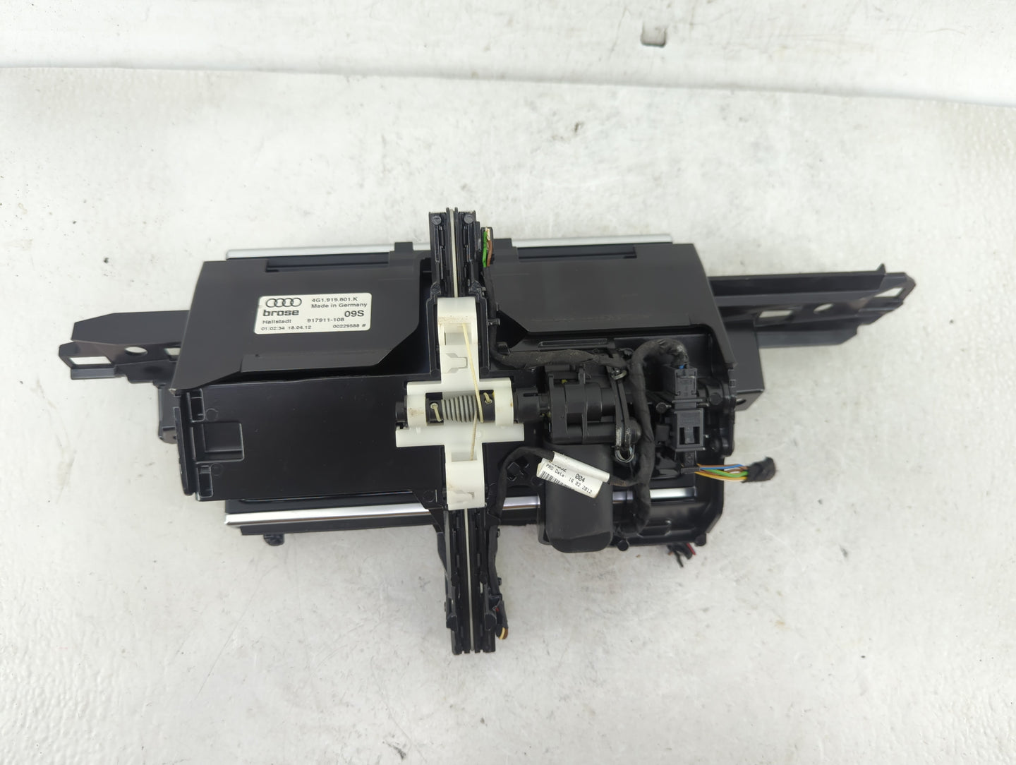Audi A7 Information Display Screen - Oemusedautoparts1.com
