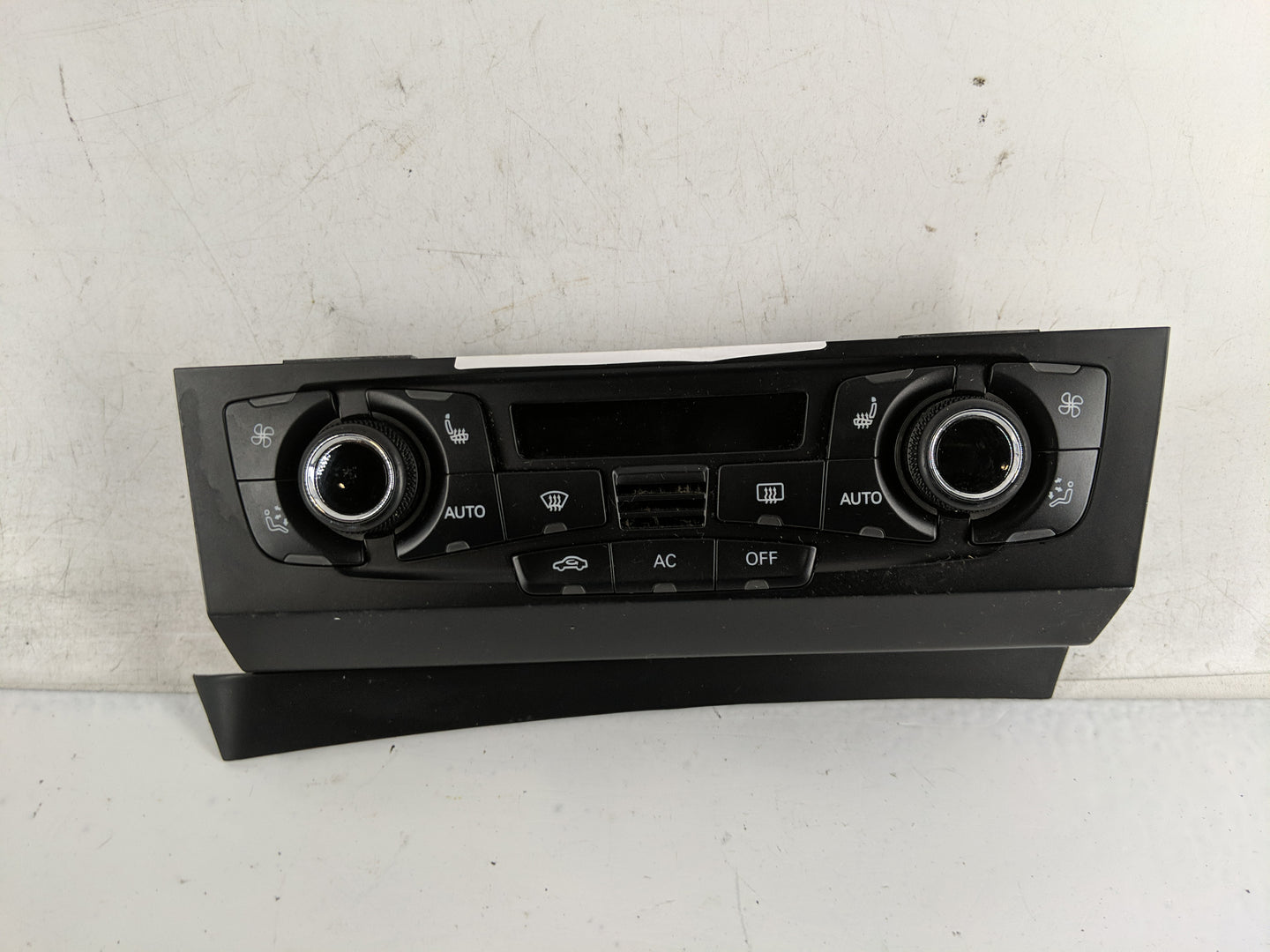 2009-2012 Audi Q5 Climate Control Module Temperature AC/Heater Replacement P/N:8T1 820 043 AK Fits OEM Used Auto Parts - Oem