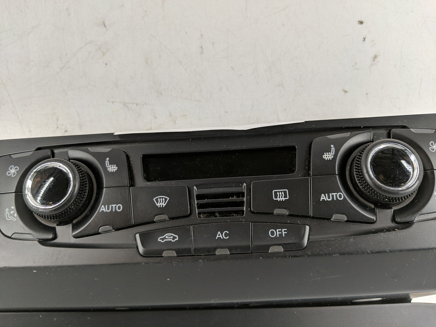 2009-2012 Audi Q5 Climate Control Module Temperature AC/Heater Replacement P/N:8T1 820 043 AK Fits OEM Used Auto Parts - Oem