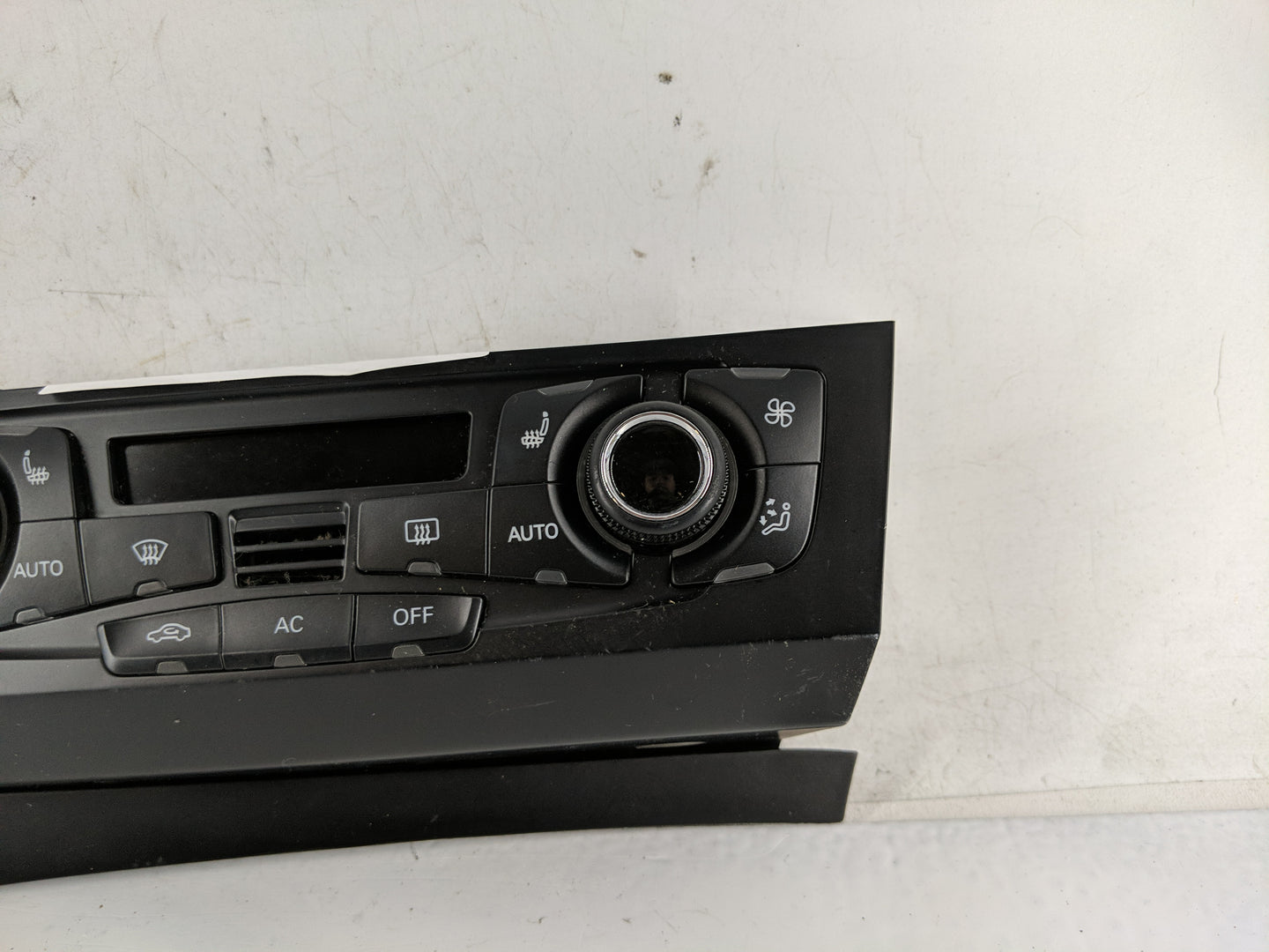 2009-2012 Audi Q5 Climate Control Module Temperature AC/Heater Replacement P/N:8T1 820 043 AK Fits OEM Used Auto Parts - Oem