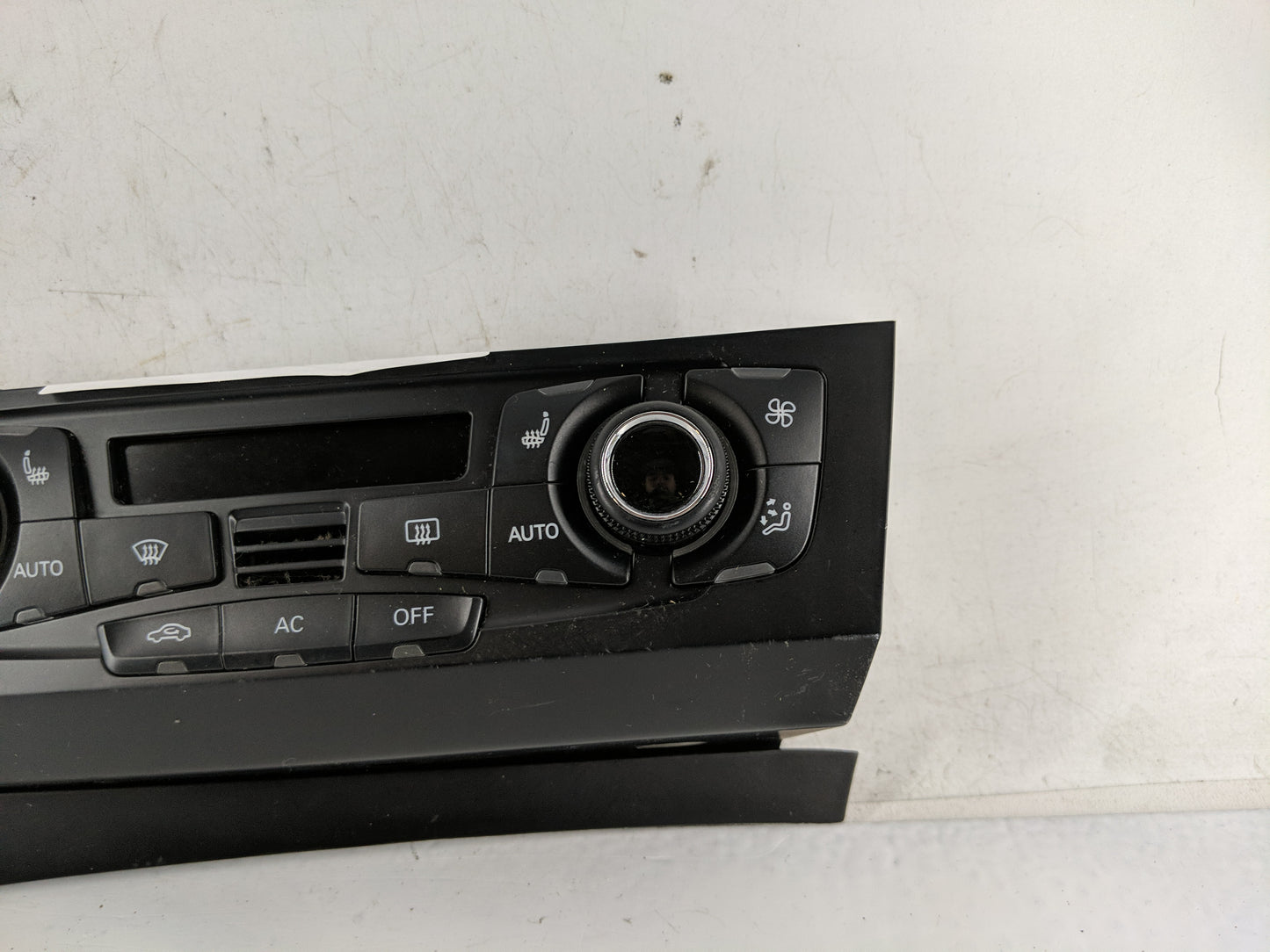 2009-2012 Audi Q5 Climate Control Module Temperature AC/Heater Replacement P/N:8T1 820 043 AK Fits OEM Used Auto Parts - Oem