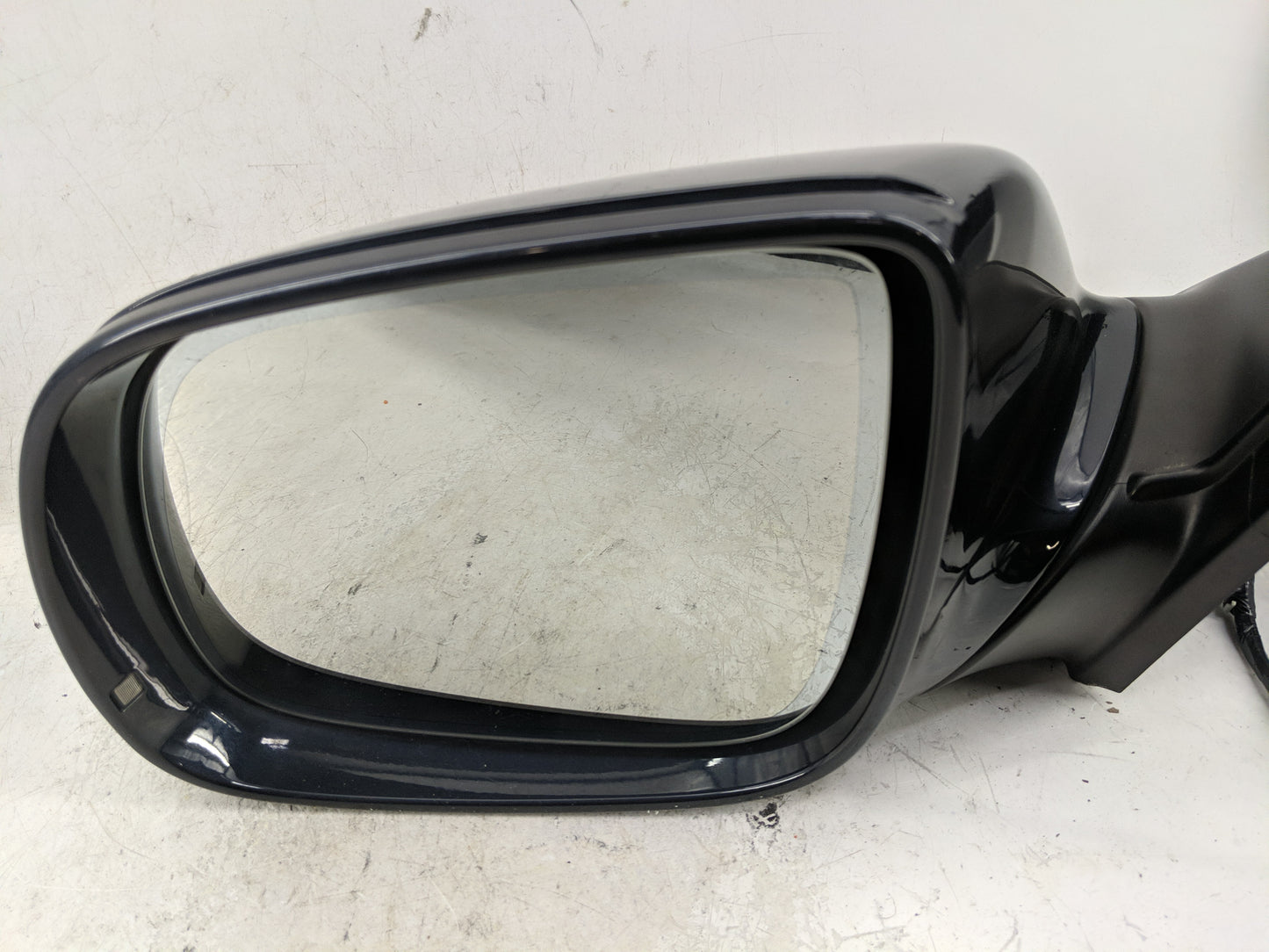 2009-2014 Audi Q5 Driver Left Side View Manual Door Mirror Black - Oemusedautoparts1.com