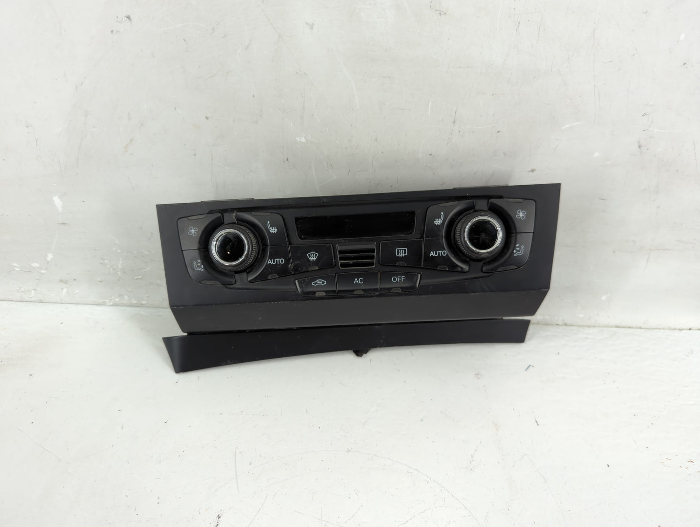 2009-2012 Audi Q5 Climate Control Module Temperature AC/Heater Replacement P/N:8T1 820 043 AK Fits OEM Used Auto Parts - Oem