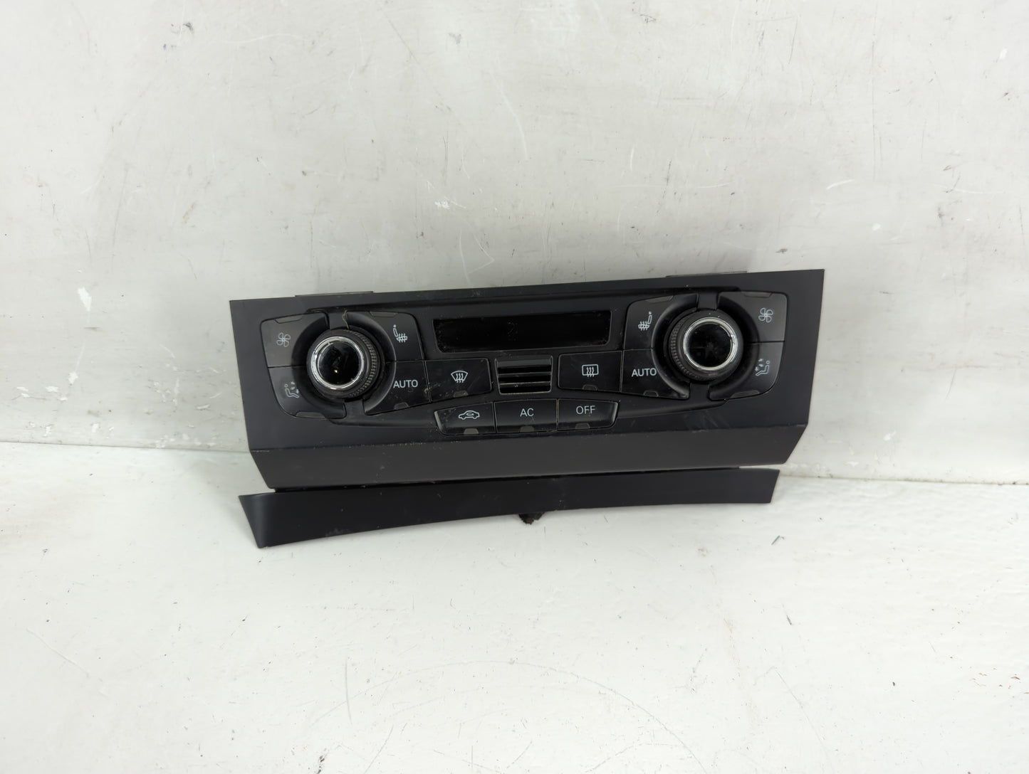 2009-2012 Audi Q5 Climate Control Module Temperature AC/Heater Replacement P/N:8T1 820 043 AK Fits OEM Used Auto Parts - Oem