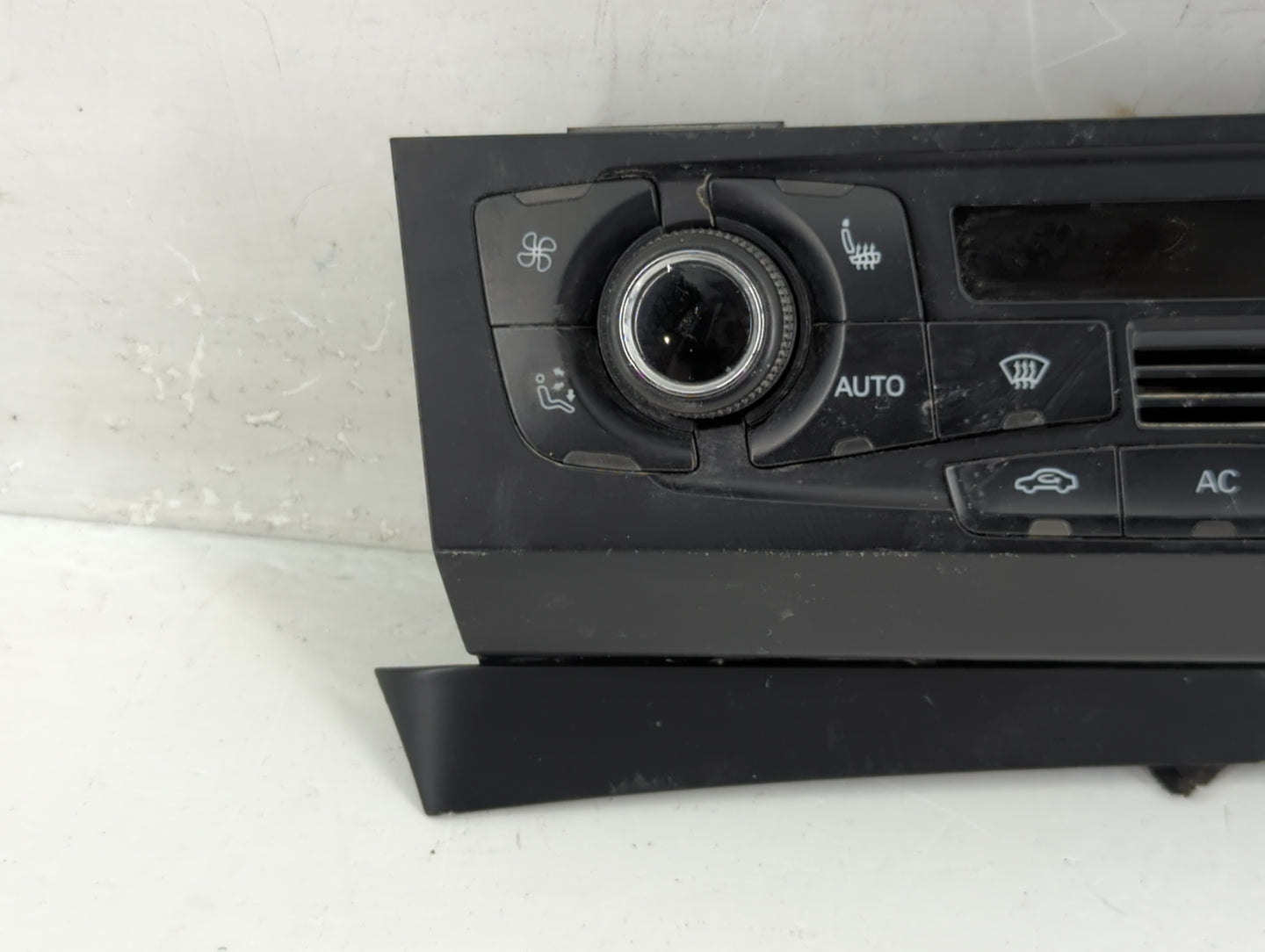 2009-2012 Audi Q5 Climate Control Module Temperature AC/Heater Replacement P/N:8T1 820 043 AK Fits OEM Used Auto Parts - Oem