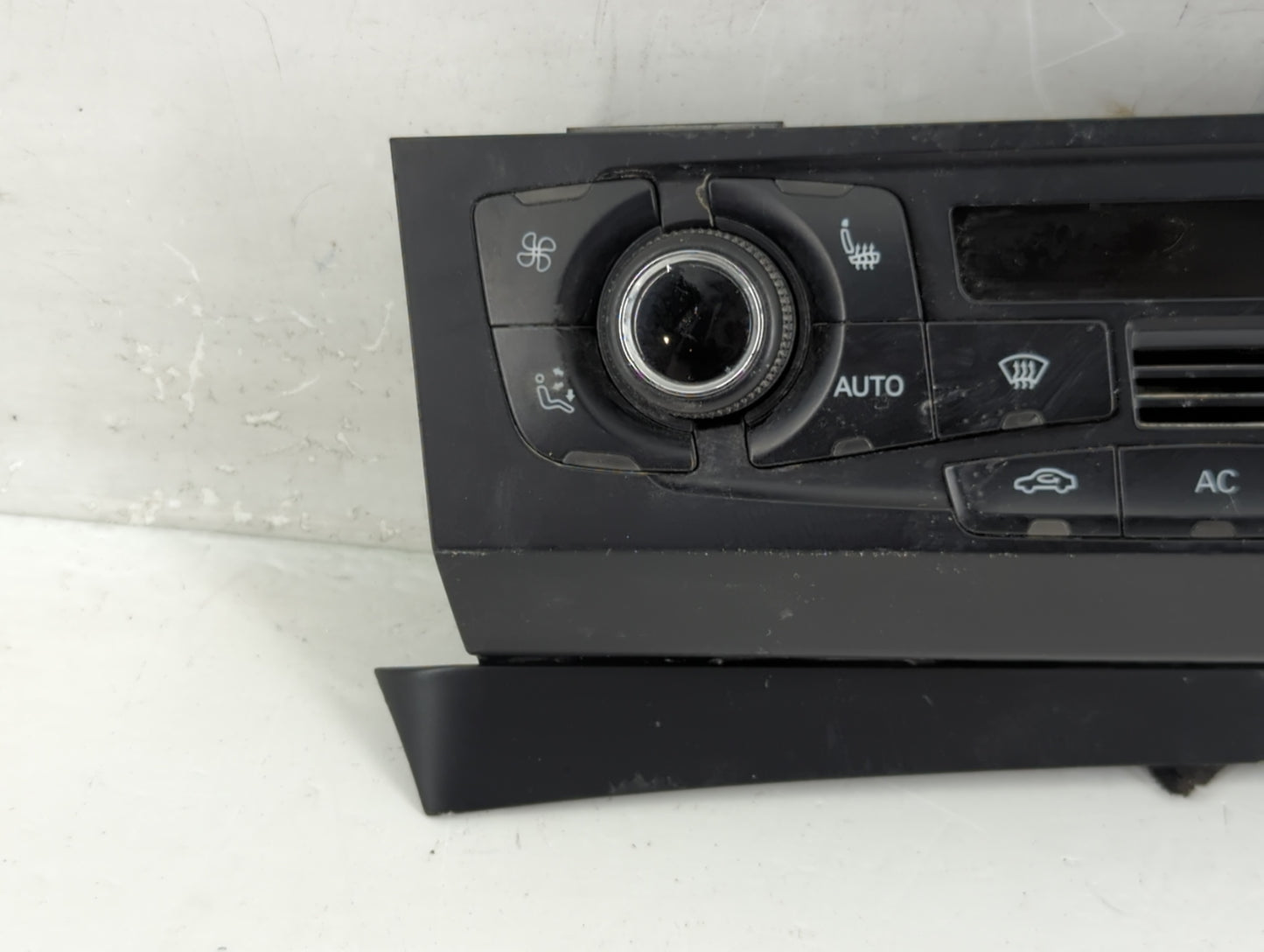2009-2012 Audi Q5 Climate Control Module Temperature AC/Heater Replacement P/N:8T1 820 043 AK Fits OEM Used Auto Parts - Oem