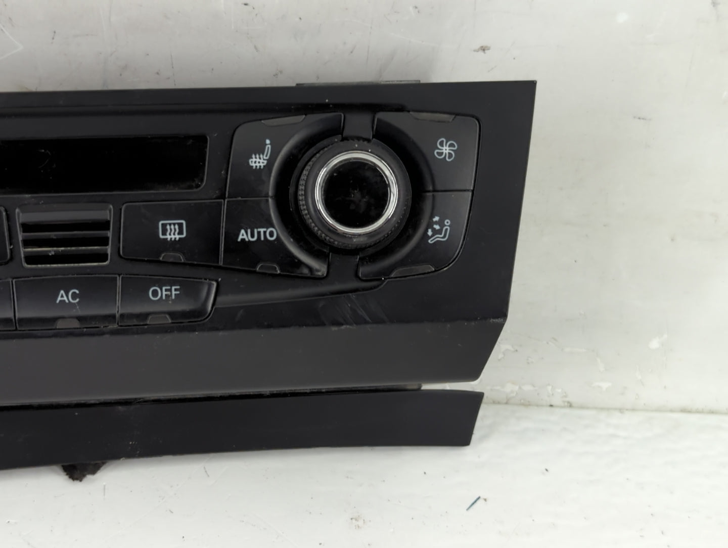 2009-2012 Audi Q5 Climate Control Module Temperature AC/Heater Replacement P/N:8T1 820 043 AK Fits OEM Used Auto Parts - Oem