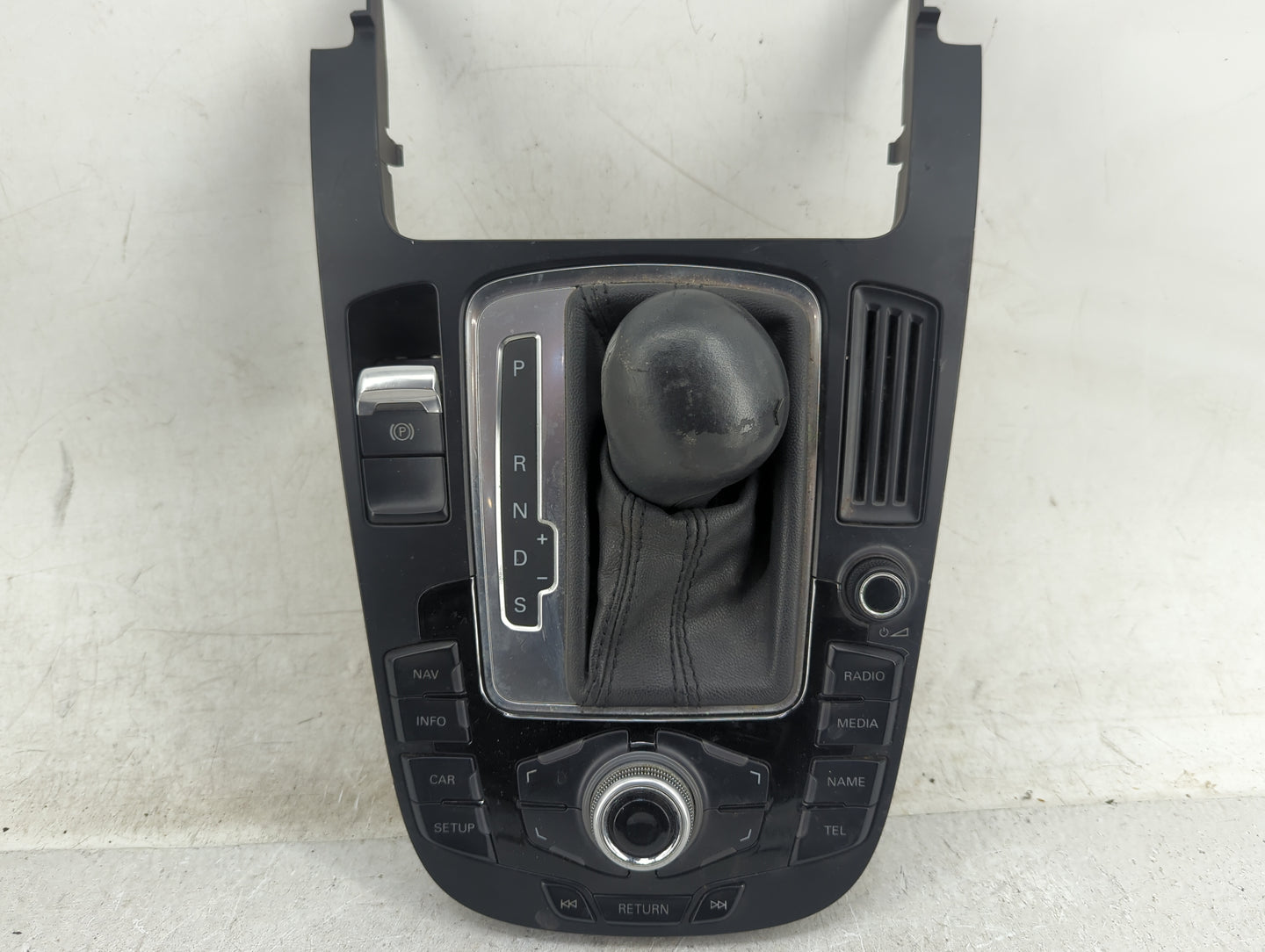 2009-2017 Audi Q5 Radio AM FM Cd Player Receiver Replacement P/N:8T0919609F 8T0919609FWFX Fits OEM Used Auto Parts - Oemused