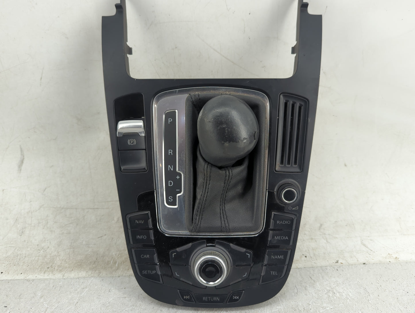 2009-2017 Audi Q5 Radio AM FM Cd Player Receiver Replacement P/N:8T0919609F 8T0919609FWFX Fits OEM Used Auto Parts - Oemused