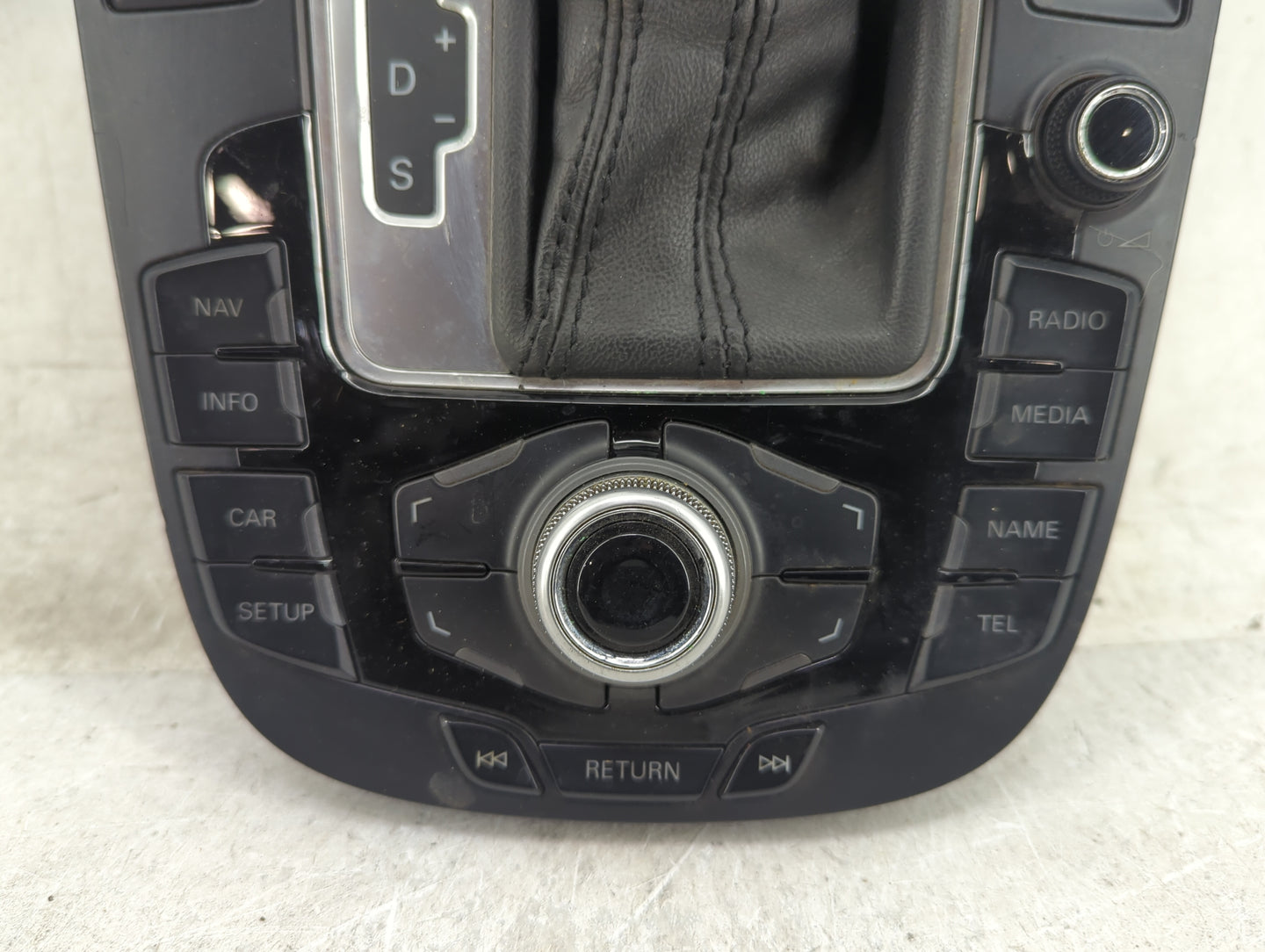 2009-2017 Audi Q5 Radio AM FM Cd Player Receiver Replacement P/N:8T0919609F 8T0919609FWFX Fits OEM Used Auto Parts - Oemused