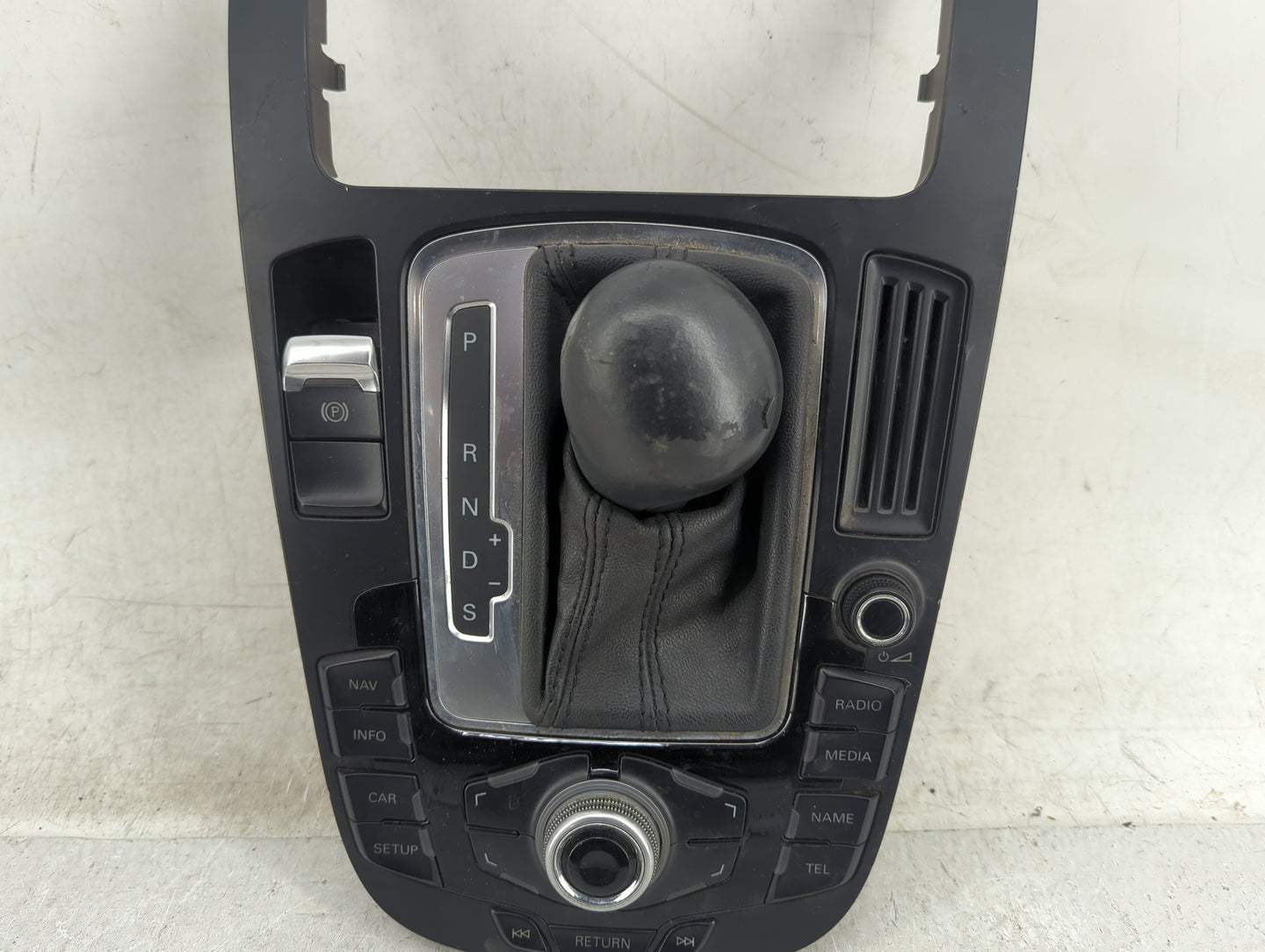 2009-2017 Audi Q5 Radio AM FM Cd Player Receiver Replacement P/N:8T0919609F 8T0919609FWFX Fits OEM Used Auto Parts - Oemused