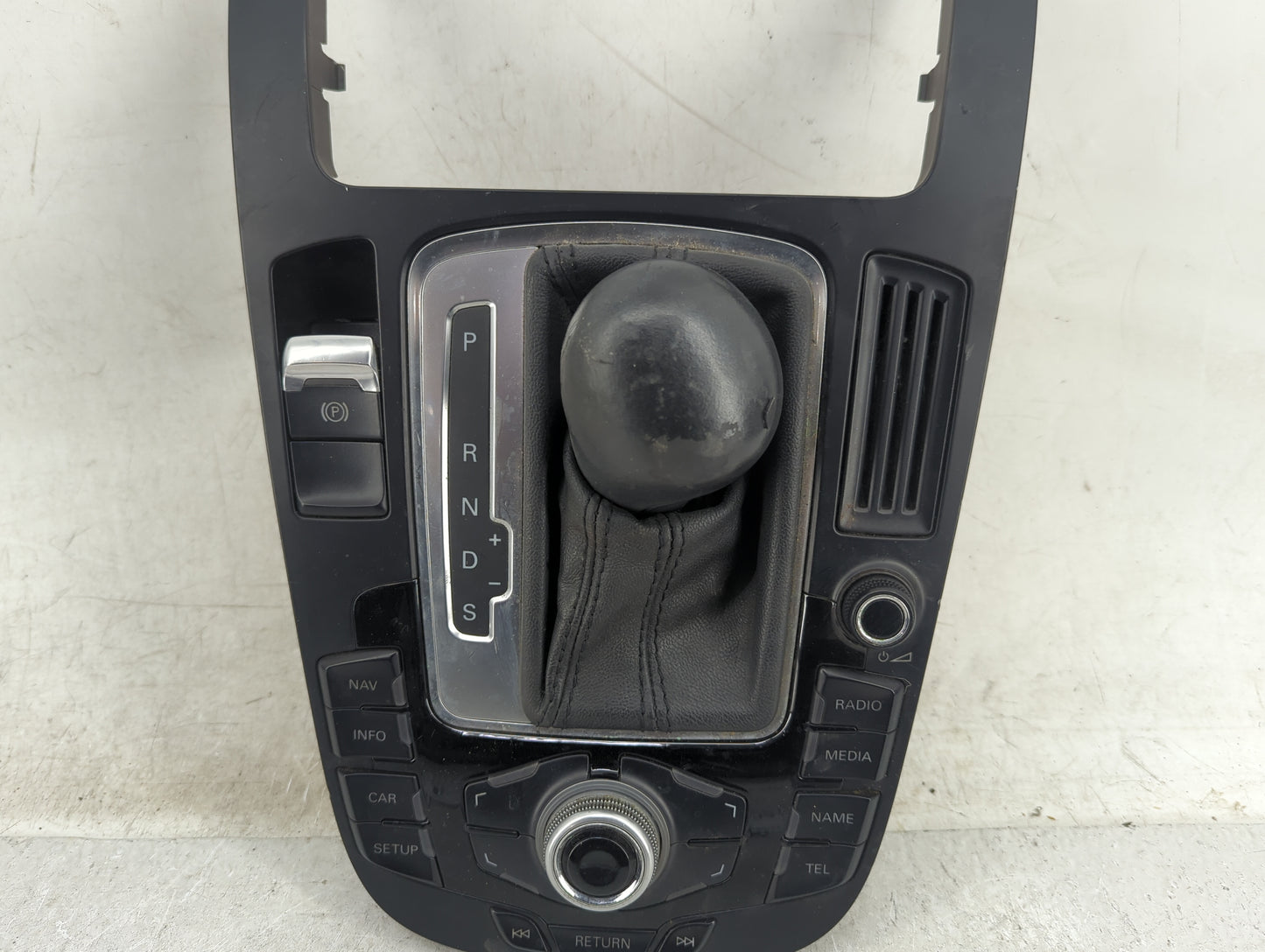 2009-2017 Audi Q5 Radio AM FM Cd Player Receiver Replacement P/N:8T0919609F 8T0919609FWFX Fits OEM Used Auto Parts - Oemused