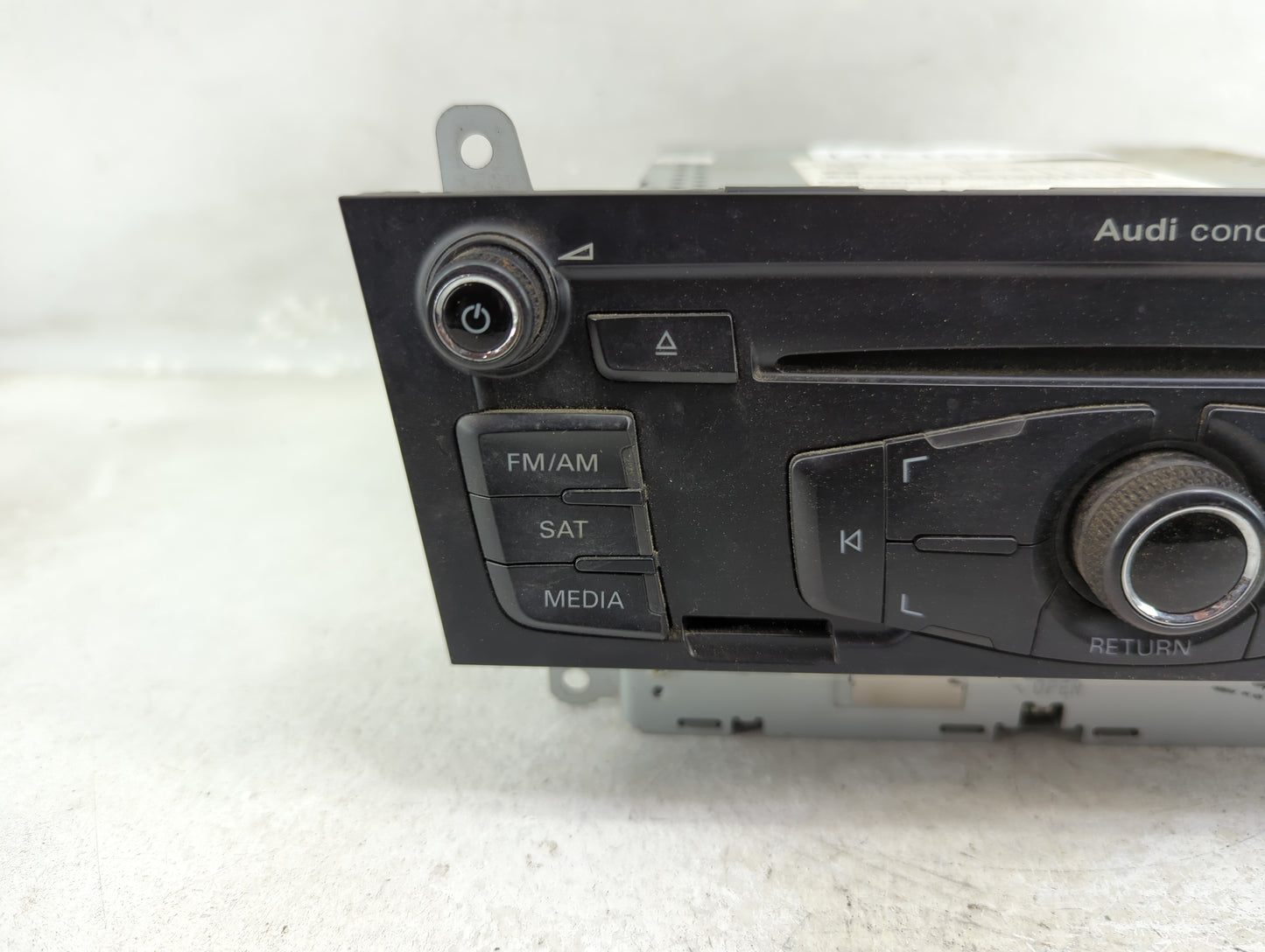 2011-2017 Audi Q5 Radio AM FM Cd Player Receiver Replacement P/N:8T1035186R CQ-JA1962G Fits OEM Used Auto Parts - Oemusedaut