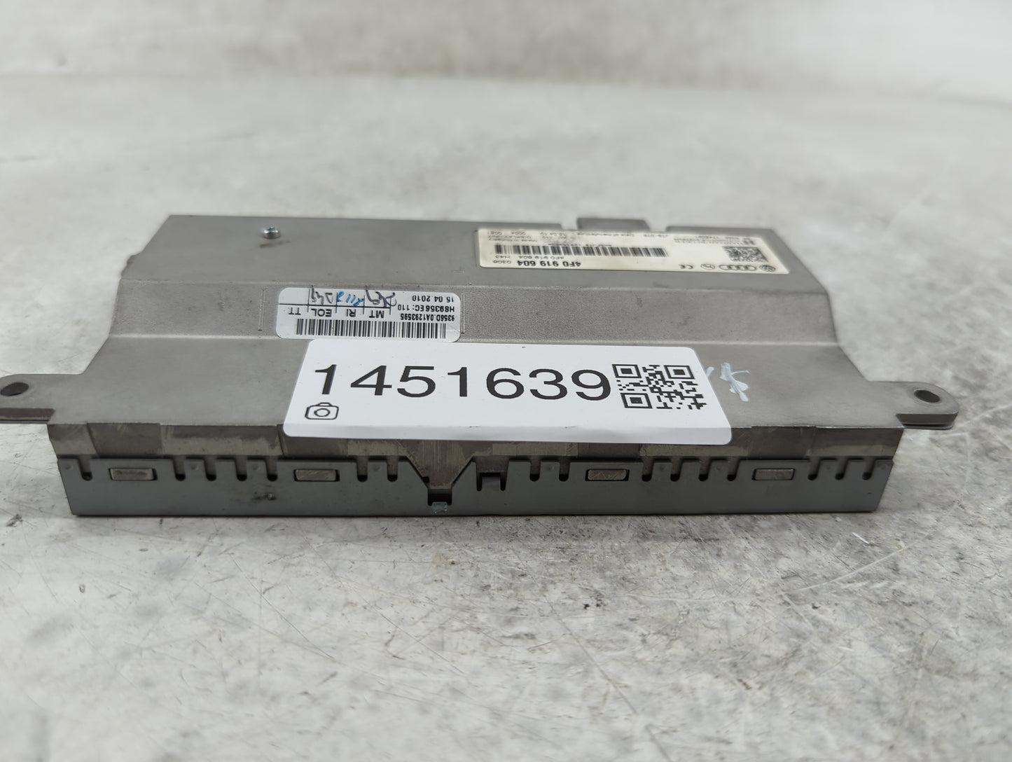 2009-2017 Audi Q5 Information Display Screen - Oemusedautoparts1.com