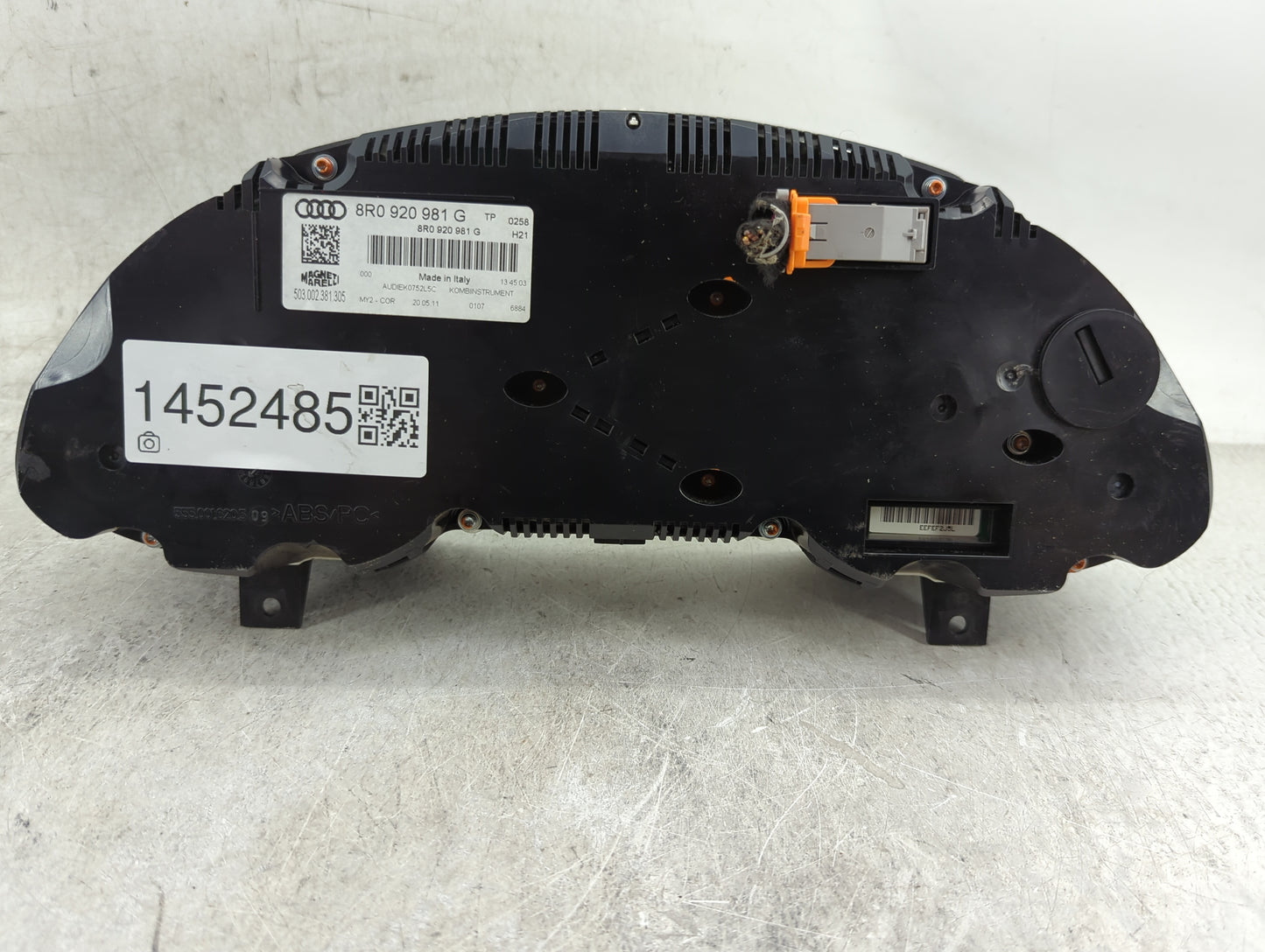 2011-2012 Audi Q5 Instrument Cluster Speedometer Gauges P/N:8R0 920 981 G Miles: Fits Fits 2011 2012 OEM Used Auto Parts - O