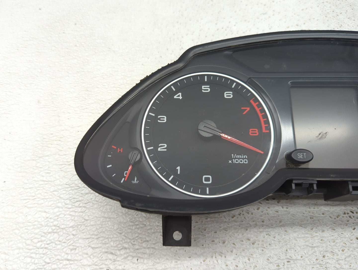 2011-2012 Audi Q5 Instrument Cluster Speedometer Gauges P/N:8R0920981G 503002381305 Fits Fits 2011 2012 OEM Used Auto Parts 