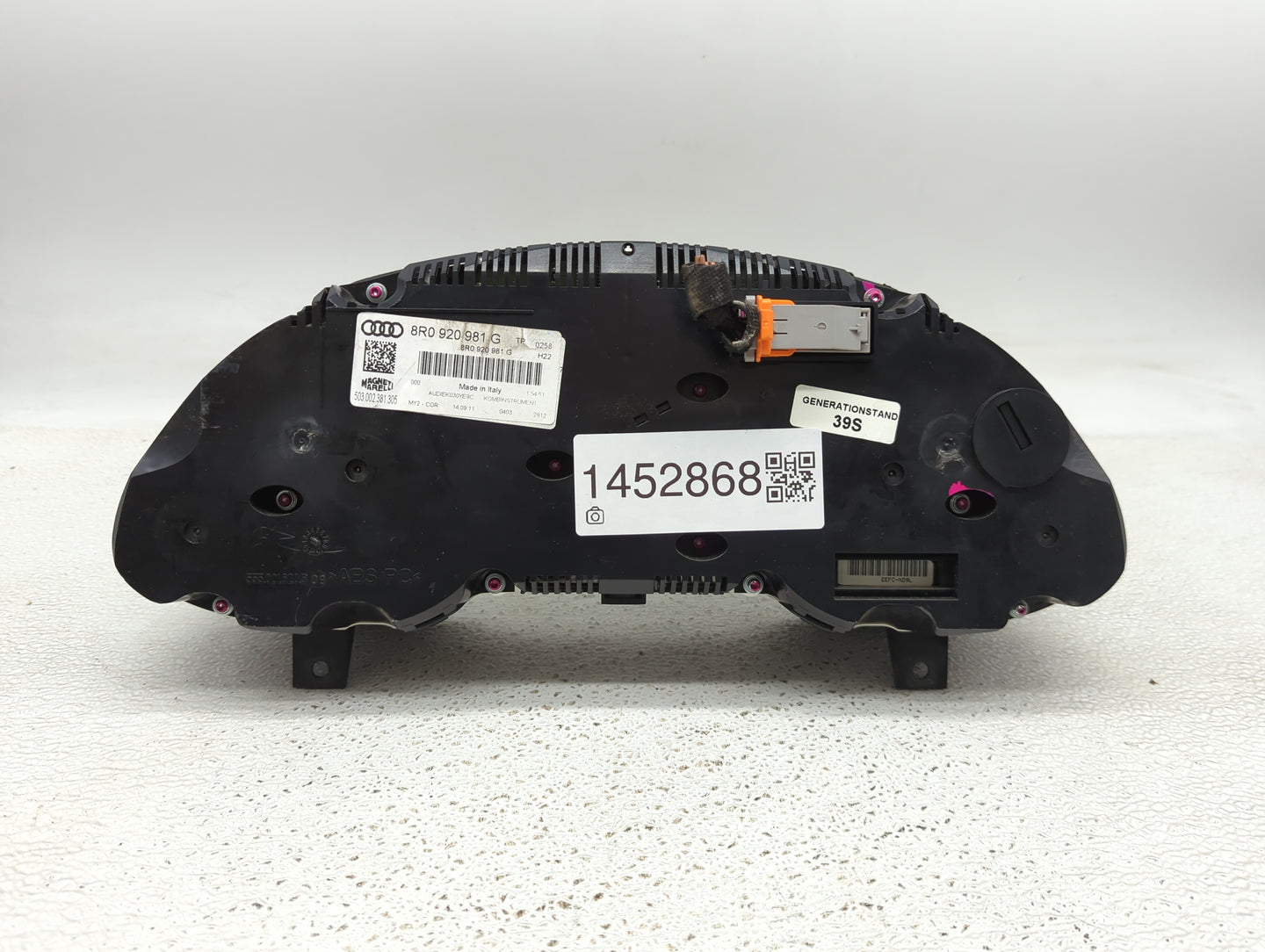 2011-2012 Audi Q5 Instrument Cluster Speedometer Gauges P/N:8R0920981G 503002381305 Fits Fits 2011 2012 OEM Used Auto Parts 