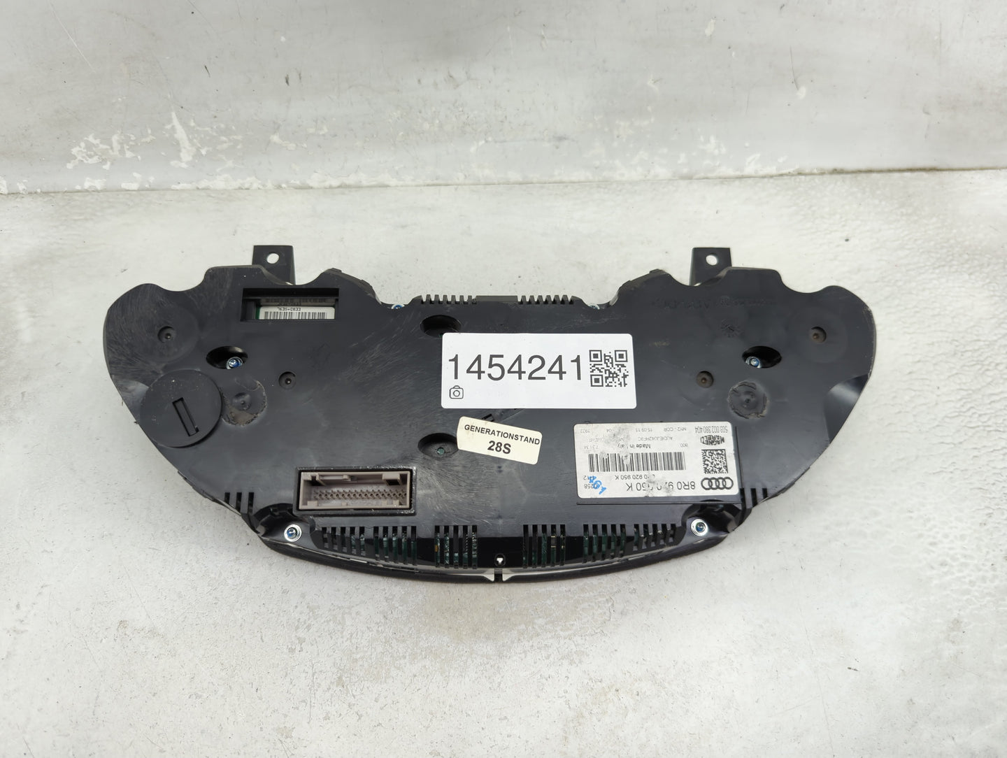 2011-2012 Audi Q5 Instrument Cluster Speedometer Gauges P/N:8R0920950K 503002380404 Miles:120K Fits Fits 2011 2012 OEM Used 