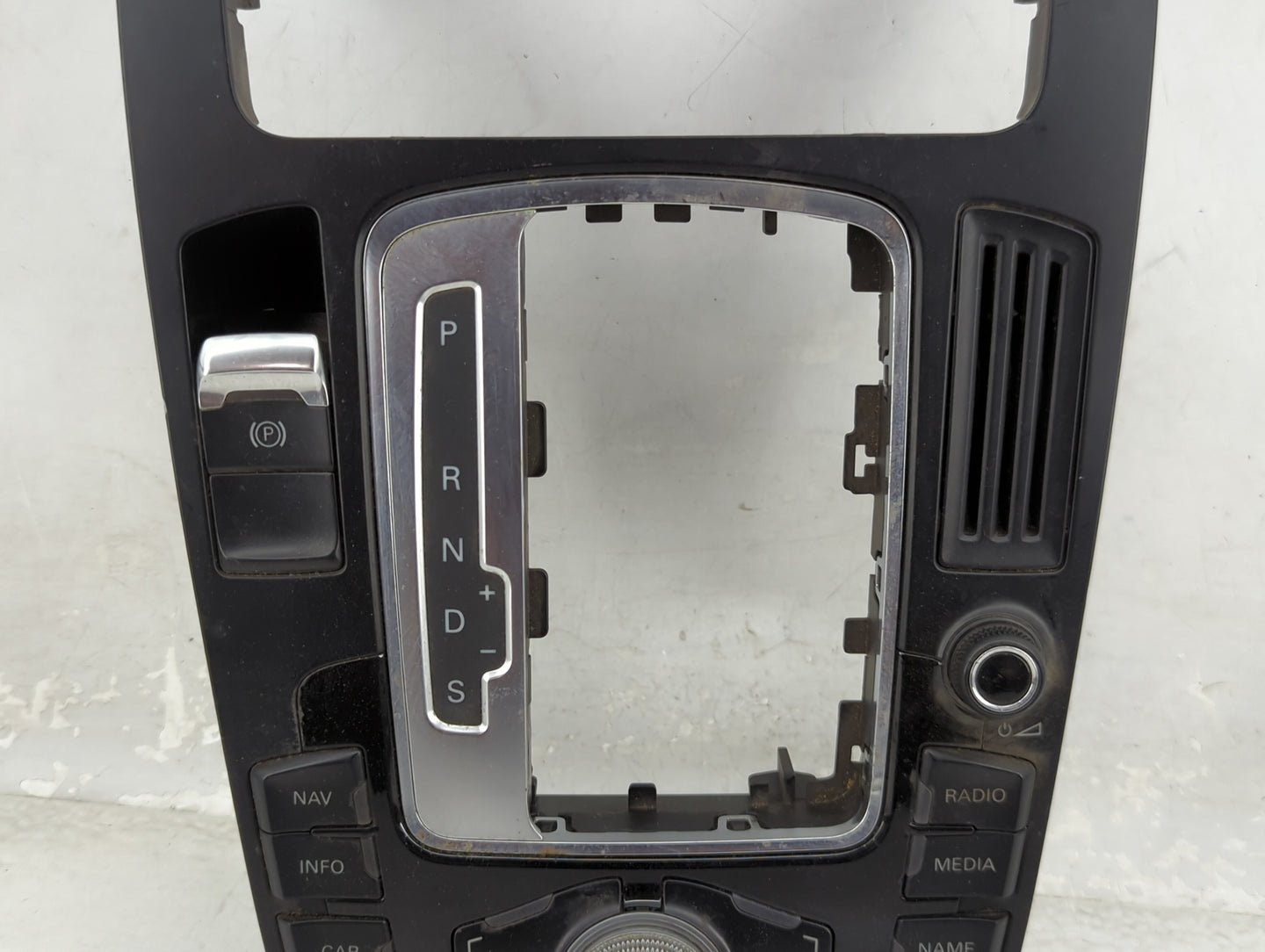 2009-2017 Audi Q5 Radio Control Panel - Oemusedautoparts1.com