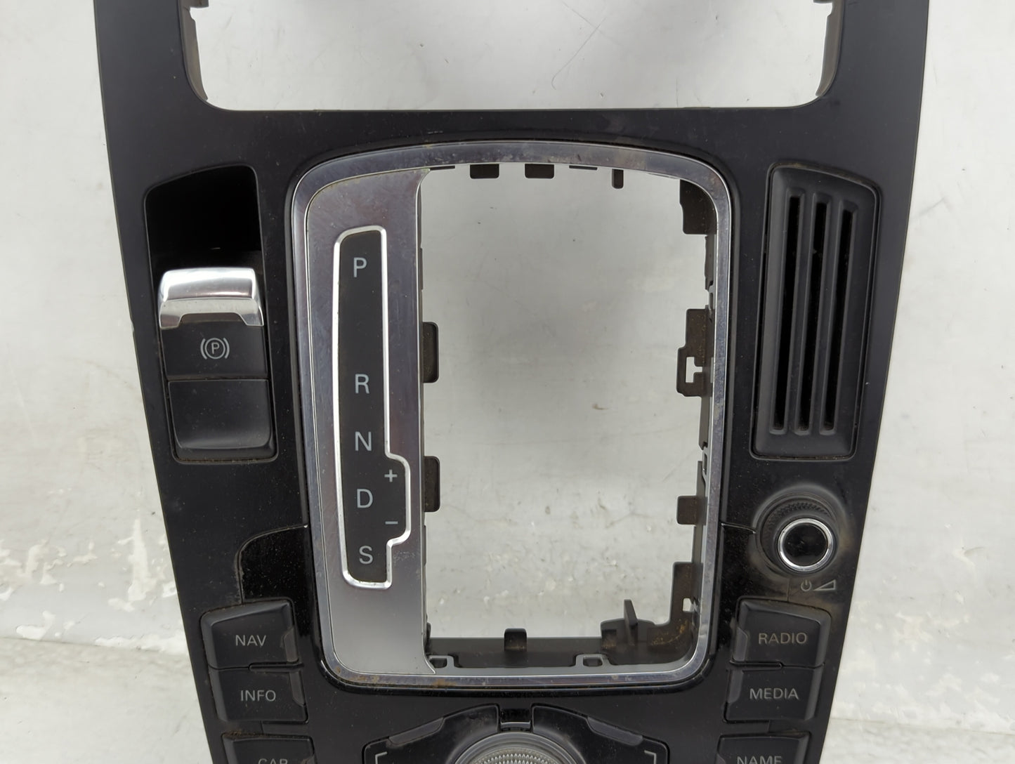 2009-2017 Audi Q5 Radio Control Panel - Oemusedautoparts1.com