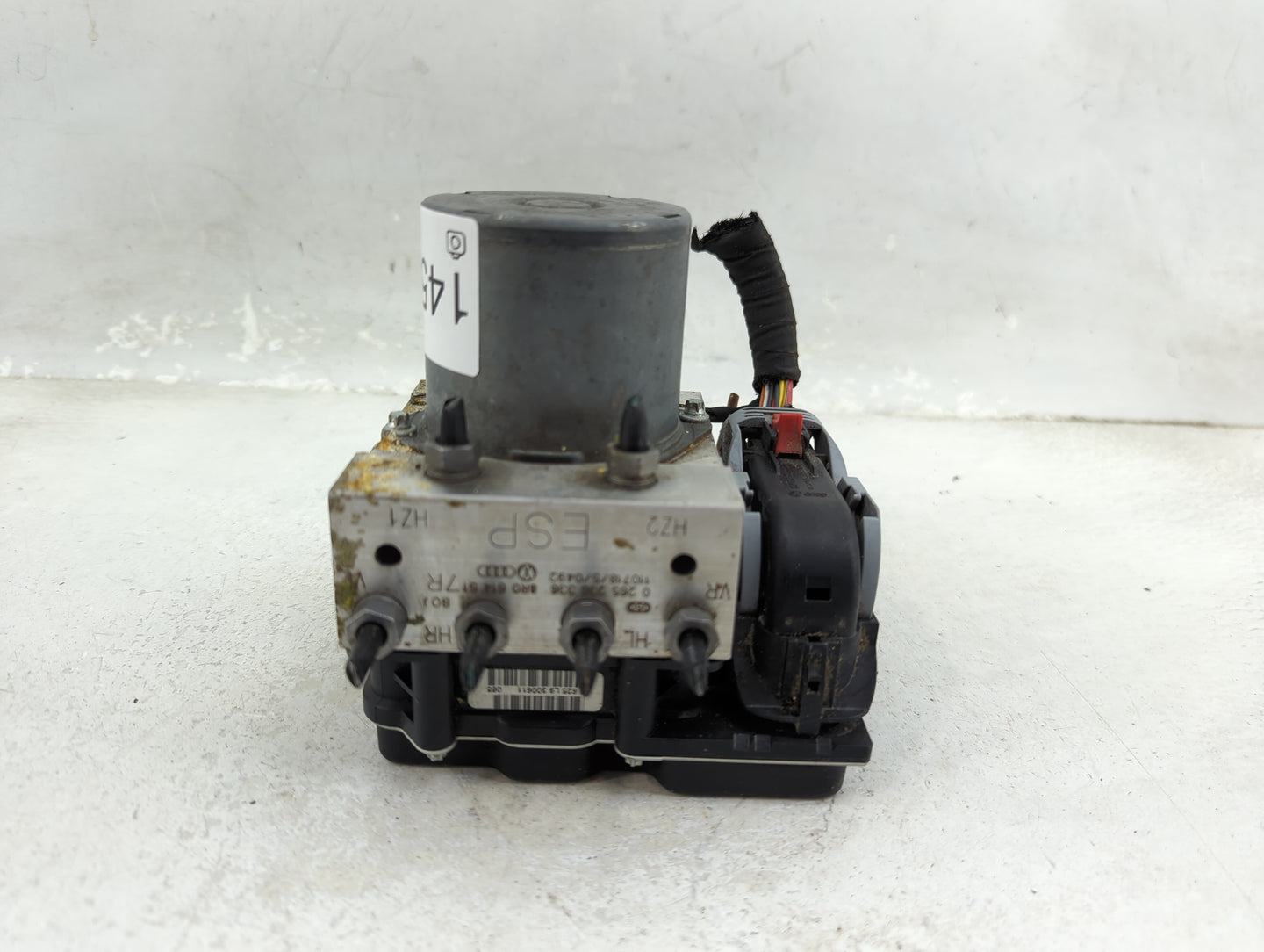 2009-2012 Audi Q5 ABS Pump Control Module Replacement P/N:8R0 907 379 H Fits Fits 2009 2010 2011 2012 OEM Used Auto Parts - 