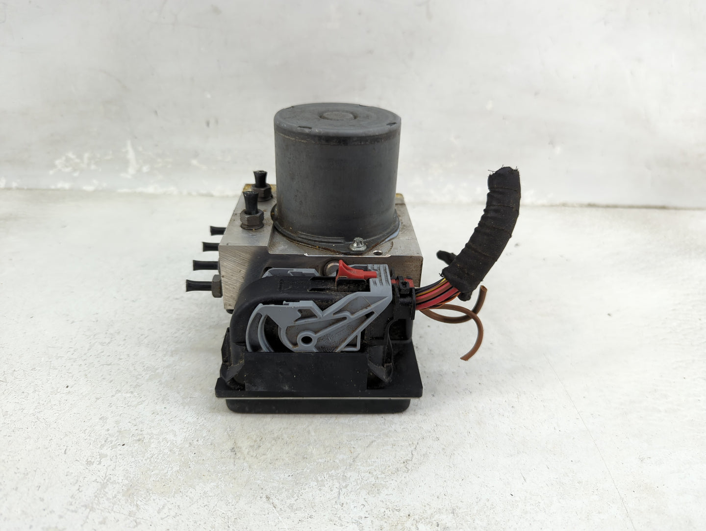 2009-2012 Audi Q5 ABS Pump Control Module Replacement P/N:8R0 907 379 H Fits Fits 2009 2010 2011 2012 OEM Used Auto Parts - 