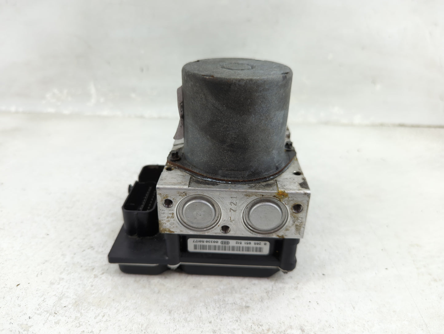 2009-2012 Audi Q5 ABS Pump Control Module Replacement P/N:8R0 907 379 H Fits Fits 2009 2010 2011 2012 OEM Used Auto Parts - 