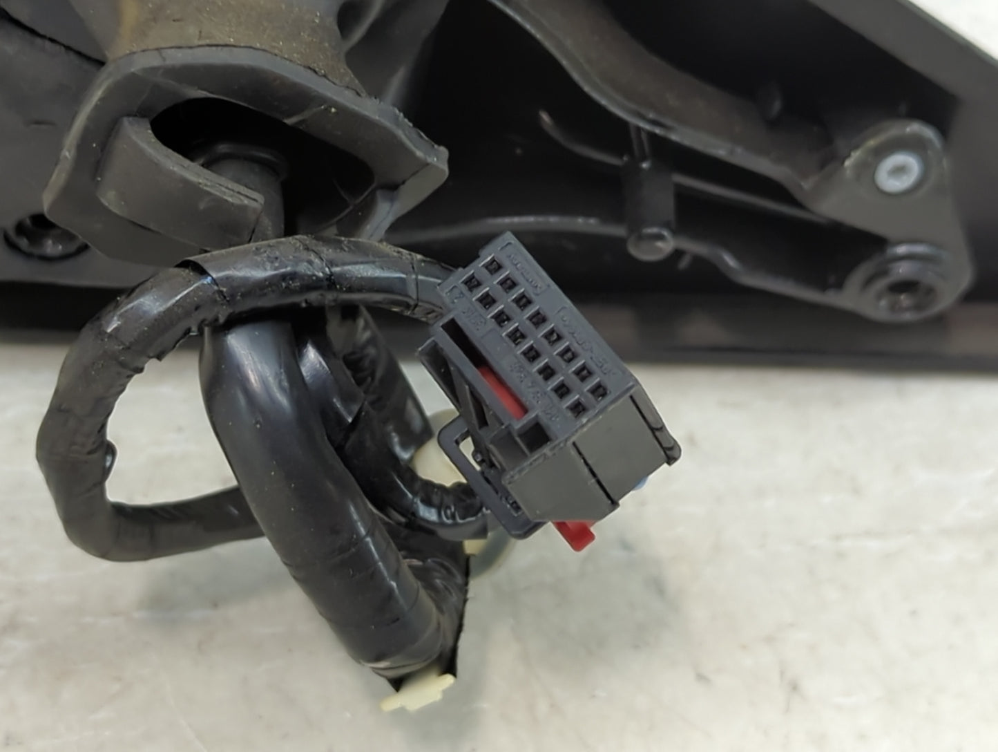 2009-2014 Audi Q5 Driver Side View Mirror - Left Door Mirror OEM Used - Oemusedautoparts1.com