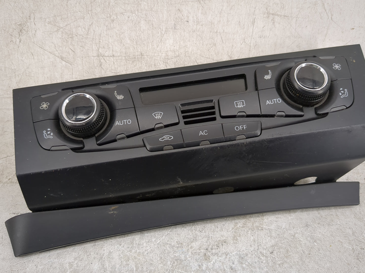 2009-2012 Audi Q5 Climate Control Module Temperature AC/Heater Replacement P/N:8T1 820 043 AQ Fits OEM Used Auto Parts - Oem