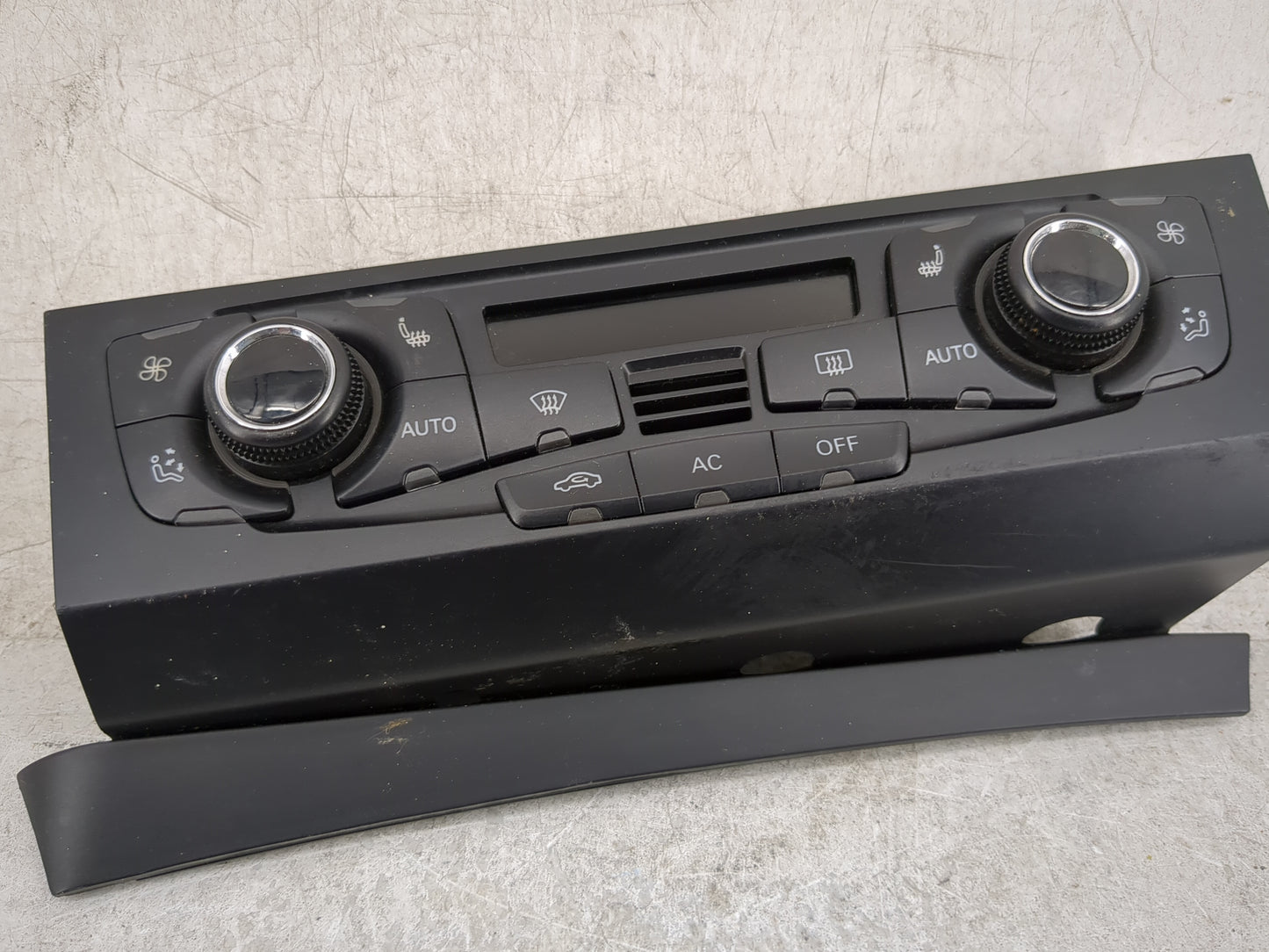 2009-2012 Audi Q5 Climate Control Module Temperature AC/Heater Replacement P/N:8T1 820 043 AQ Fits OEM Used Auto Parts - Oem