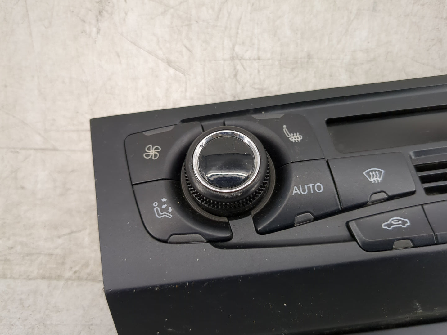 2009-2012 Audi Q5 Climate Control Module Temperature AC/Heater Replacement P/N:8T1 820 043 AQ Fits OEM Used Auto Parts - Oem