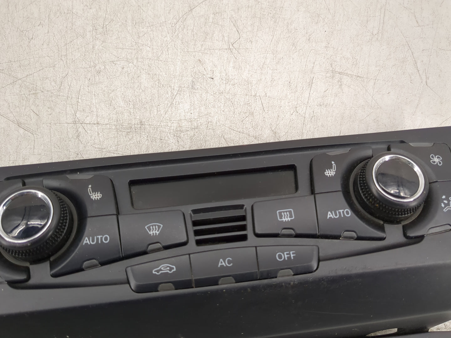 2009-2012 Audi Q5 Climate Control Module Temperature AC/Heater Replacement P/N:8T1 820 043 AQ Fits OEM Used Auto Parts - Oem