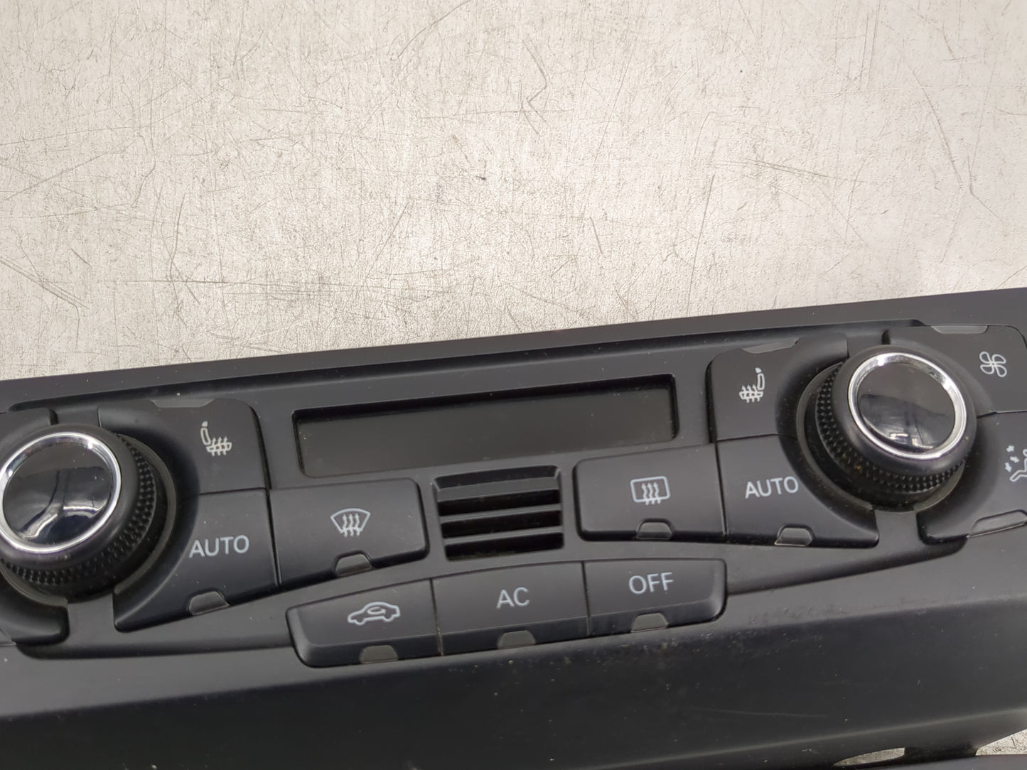 2009-2012 Audi Q5 Climate Control Module Temperature AC/Heater Replacement P/N:8T1 820 043 AQ Fits OEM Used Auto Parts - Oem