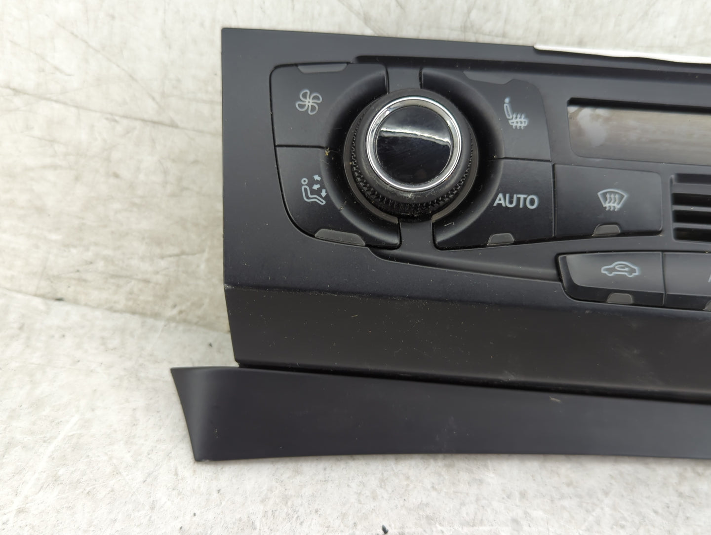 2009-2012 Audi Q5 Climate Control Module Temperature AC/Heater Replacement P/N:8T1 820 043 AQ Fits OEM Used Auto Parts - Oem