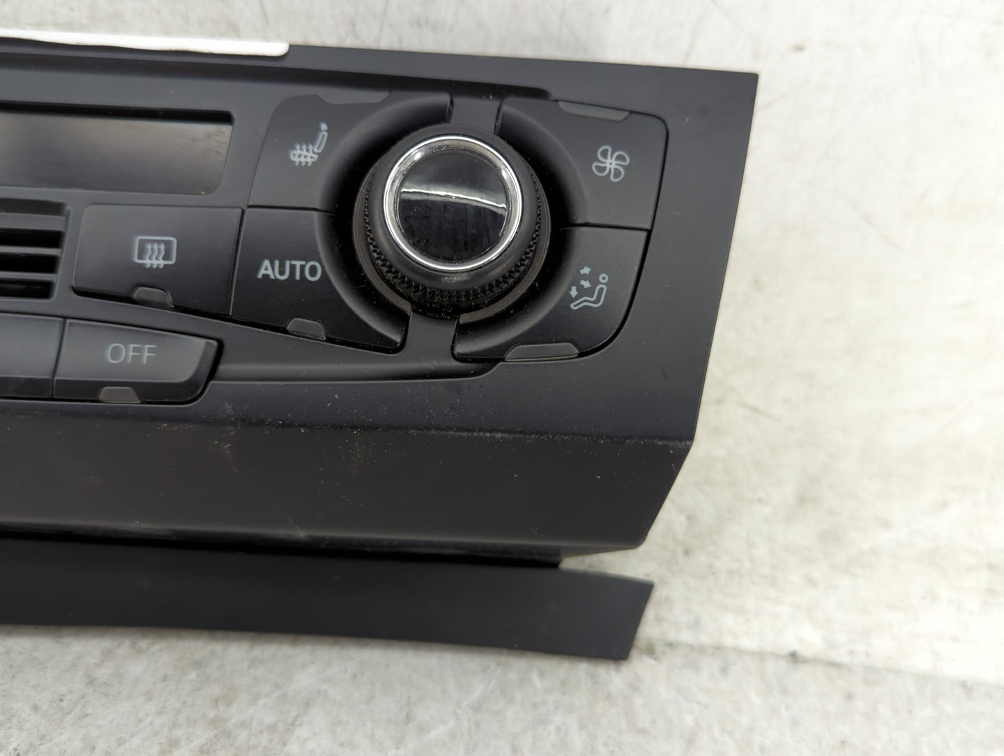 2009-2012 Audi Q5 Climate Control Module Temperature AC/Heater Replacement P/N:8T1 820 043 AQ Fits OEM Used Auto Parts - Oem