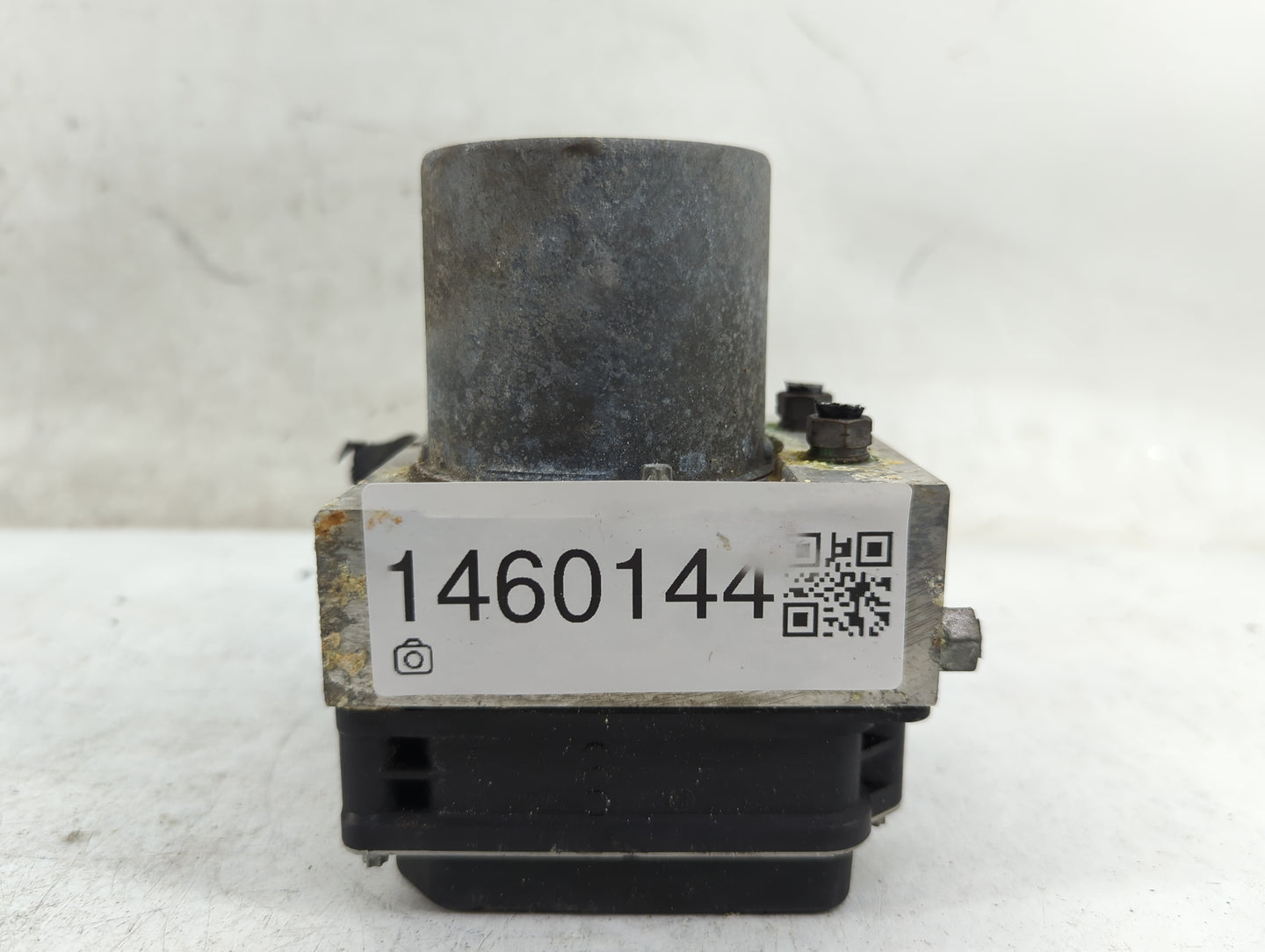 2009-2012 Audi Q5 ABS Pump Control Module Replacement P/N:8R0 907 379 H Fits Fits 2009 2010 2011 2012 OEM Used Auto Parts - 