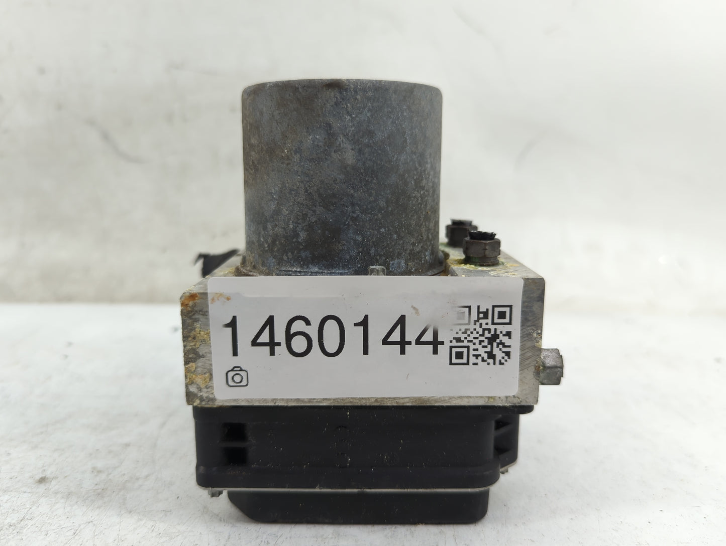 2009-2012 Audi Q5 ABS Pump Control Module Replacement P/N:8R0 907 379 H Fits Fits 2009 2010 2011 2012 OEM Used Auto Parts - 