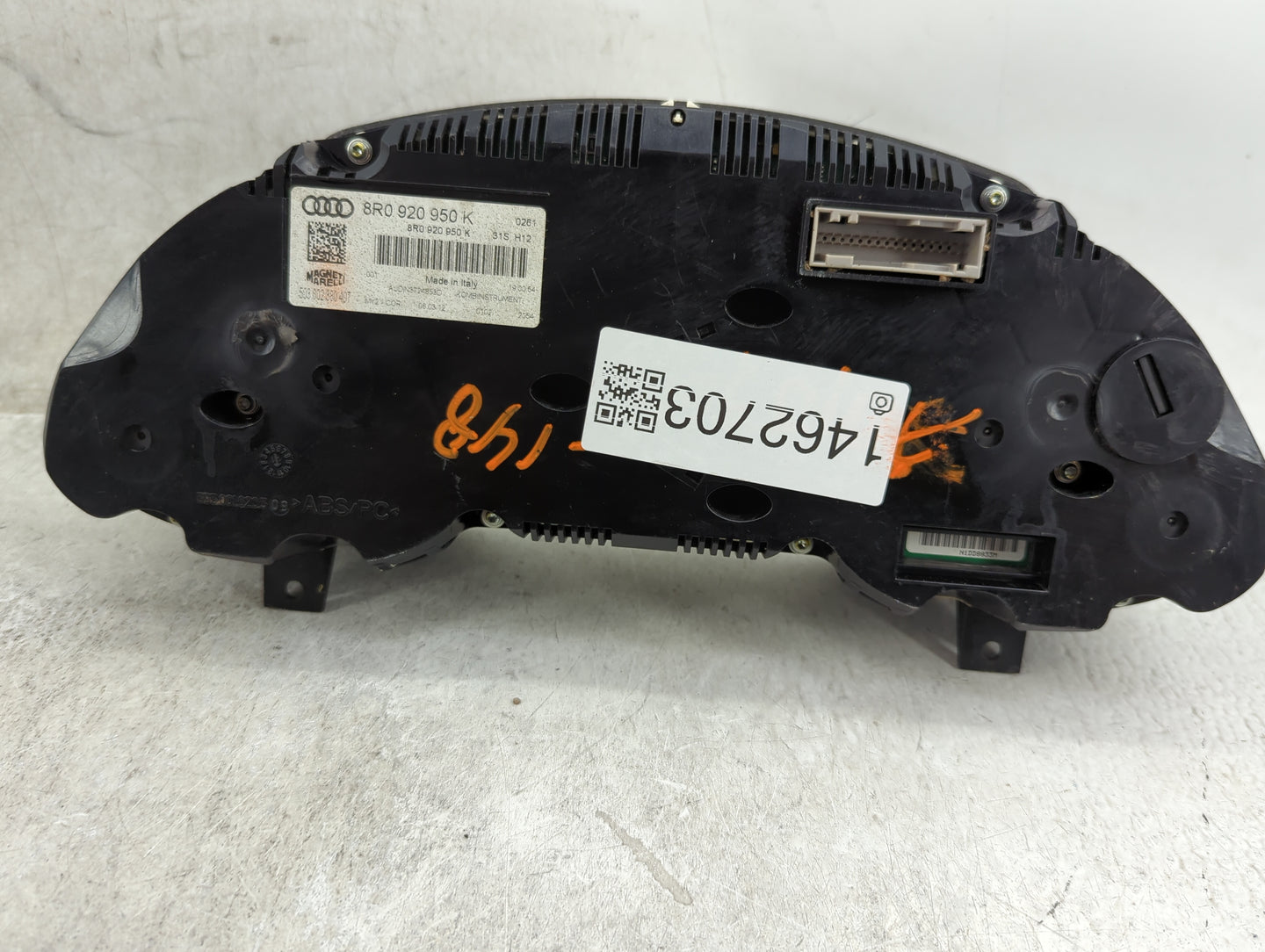 2011-2012 Audi Q5 Instrument Cluster Speedometer Gauges P/N:8R0 920 950 K Miles: Fits Fits 2011 2012 OEM Used Auto Parts - O